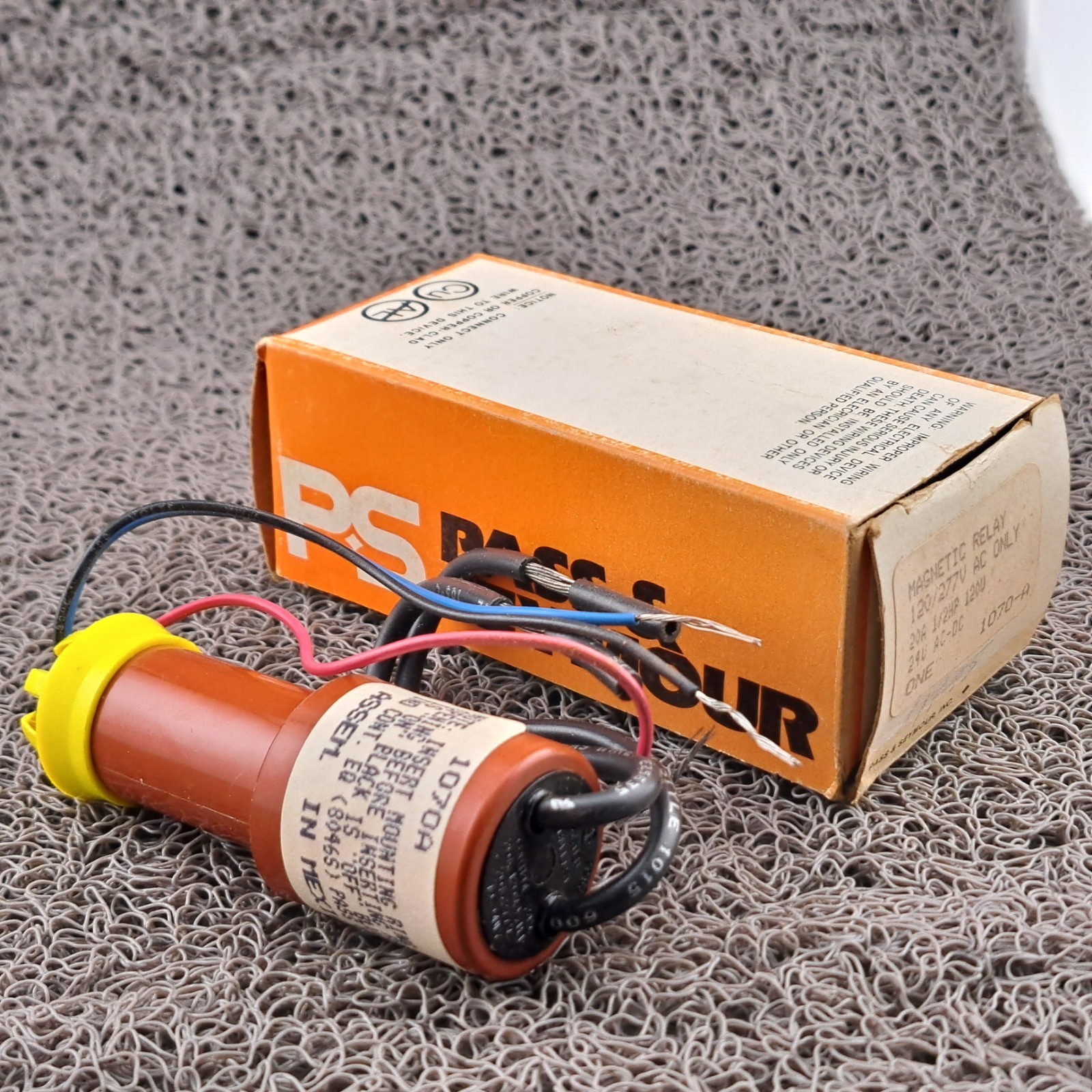 Pass & Seymour 1070-A Magntic Relay 120/277VAC 20A 1/2HP 120V 24U AC-DC
