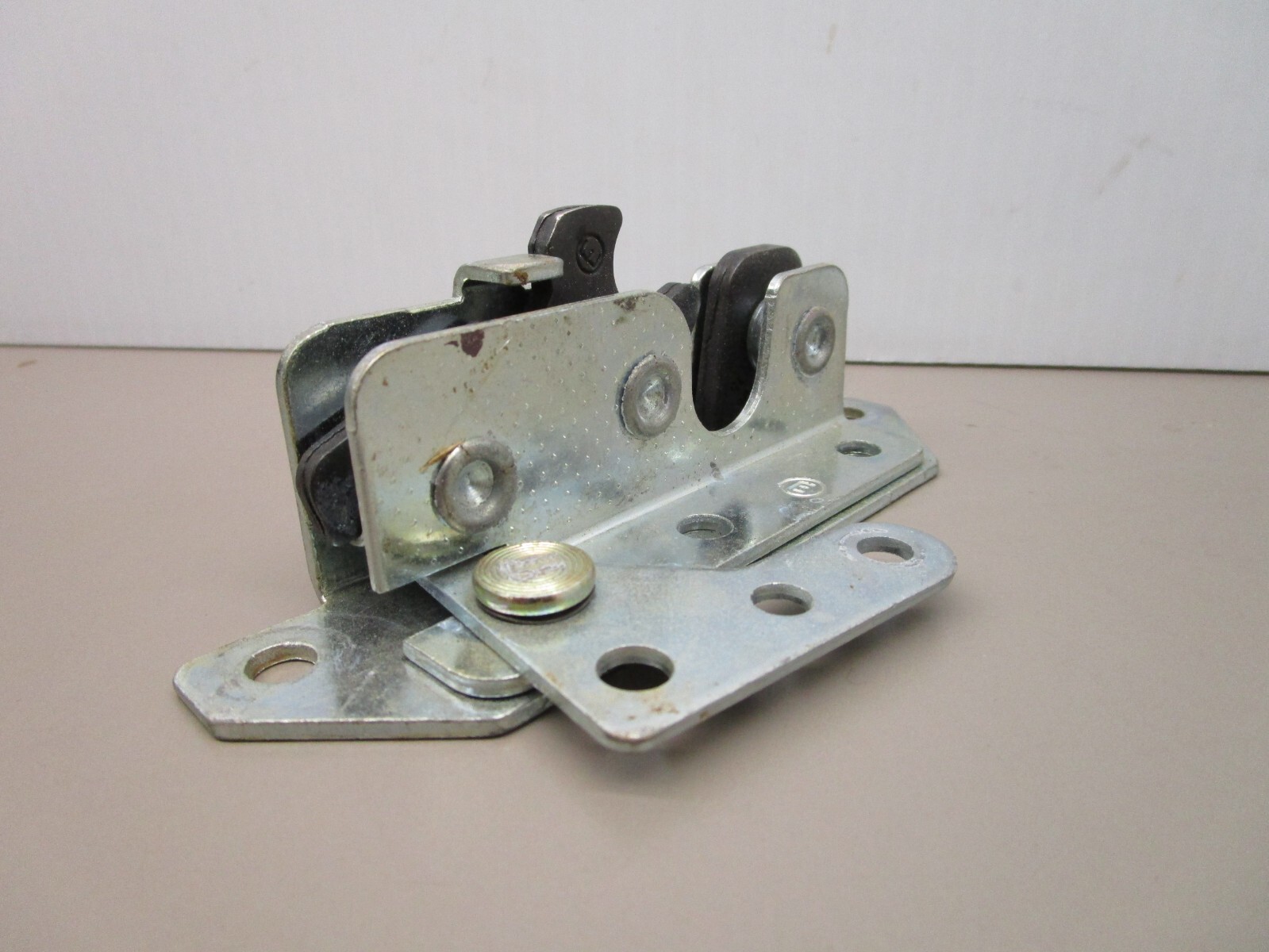 NewFlyer Engine Access Cover Latch Set Left and Right Fits Invero Model