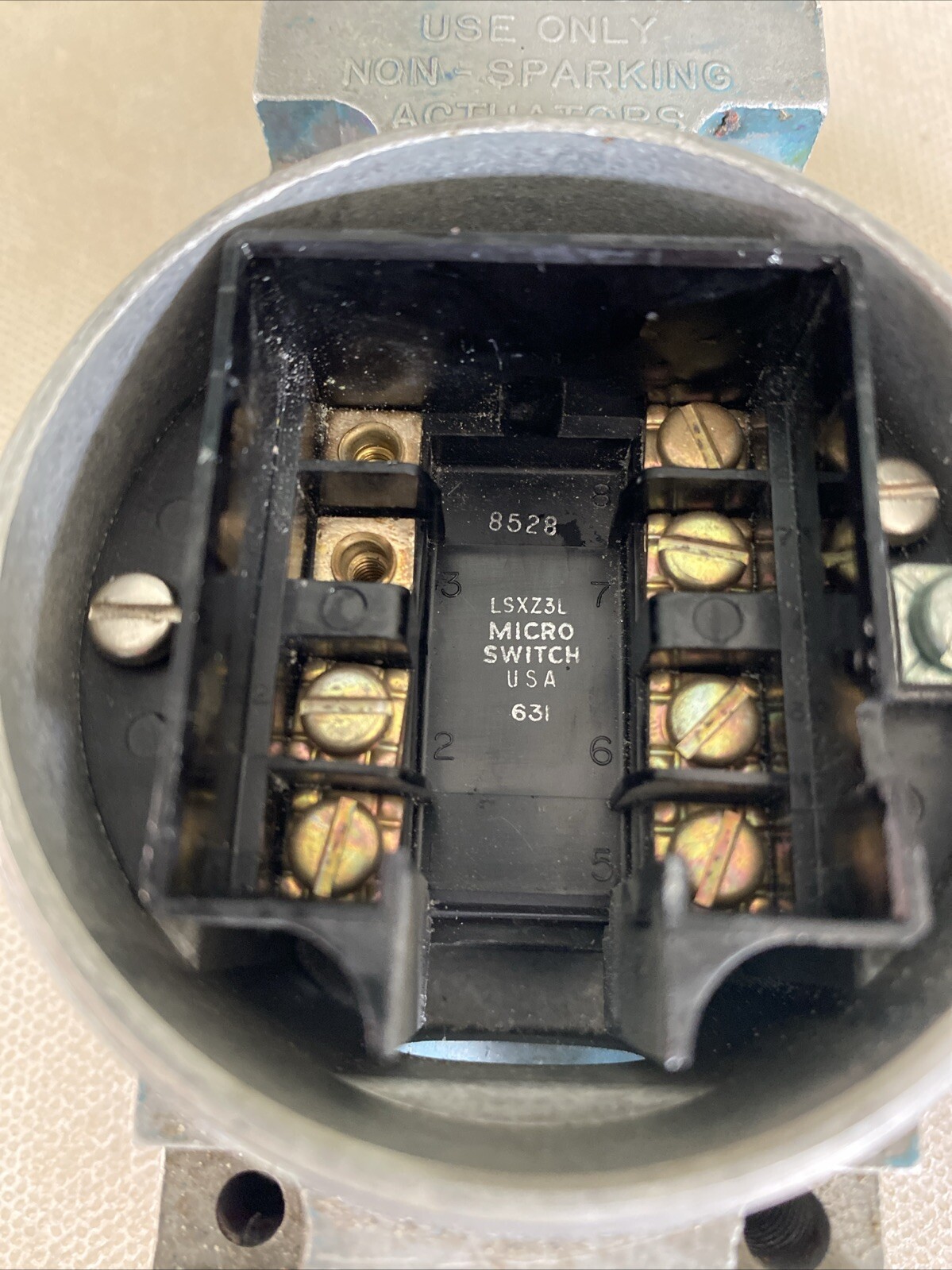MICRO SWITCH LSXD4L 600VAC UNMP