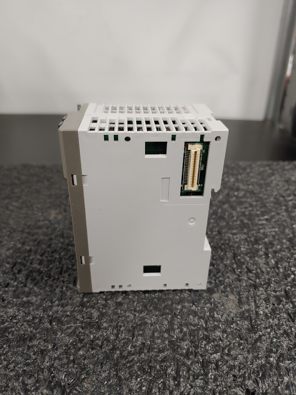 IDEC MICROSMART PENTRA FC5A-D16RS1 PLC 16I/O CPU Relay/Src Output Module