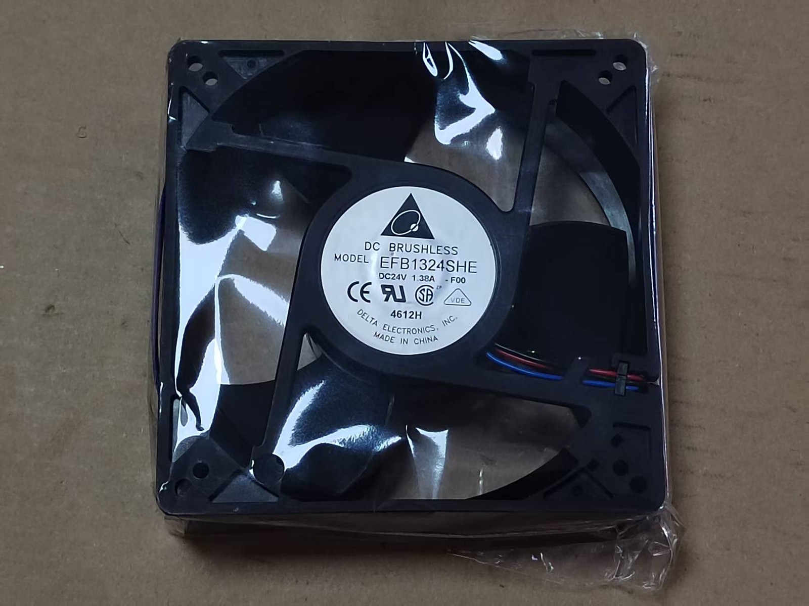 DELTA EFB1324SHE 127*127*38MM 12.7CM DC24V 1.38A 3Pin Cooling Fan