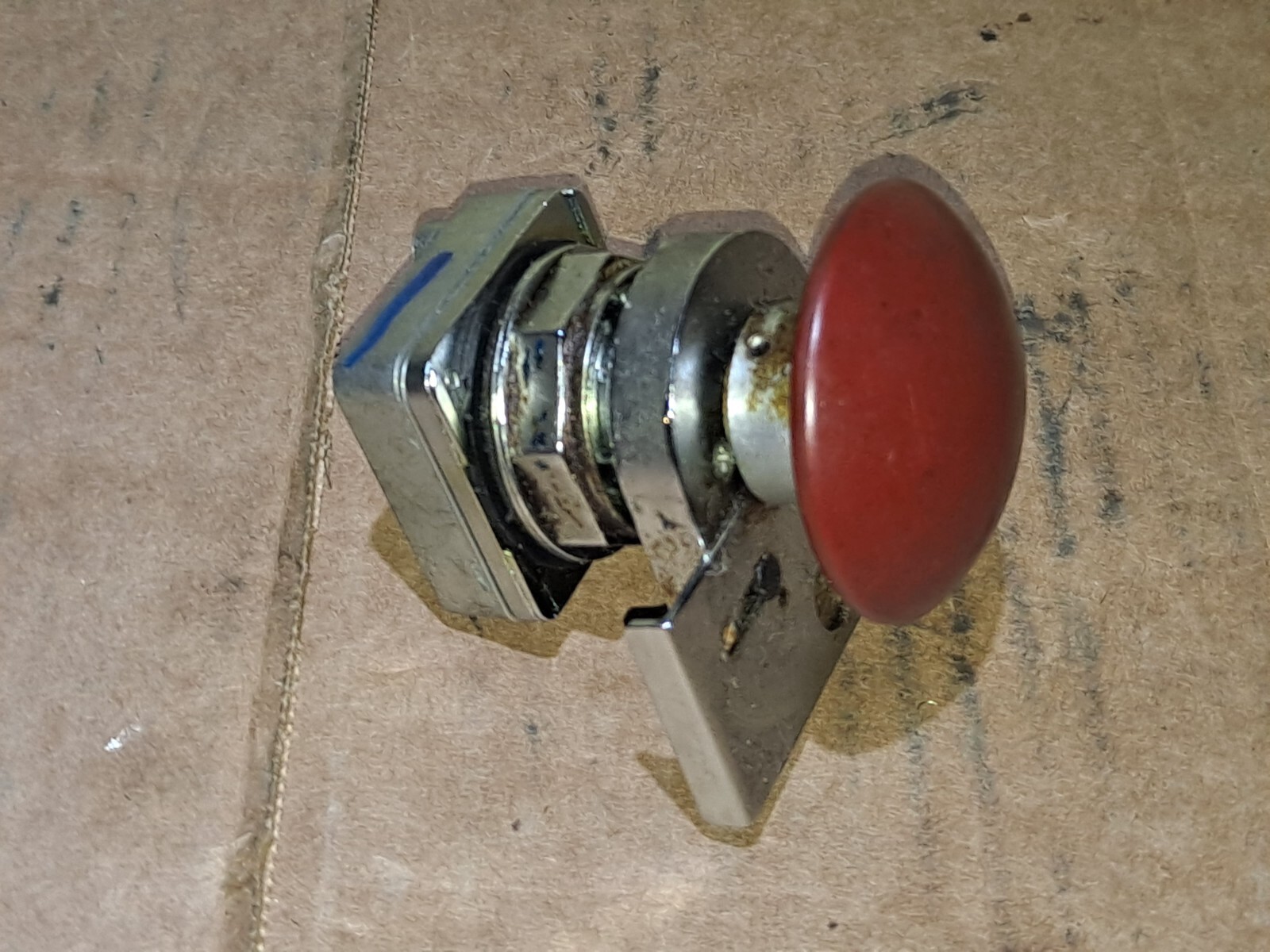 REES 40102-102 RED EMERGENCY STOP PUSH PULL BUTTON MUSHROOM LOCKOUT Fast Ship