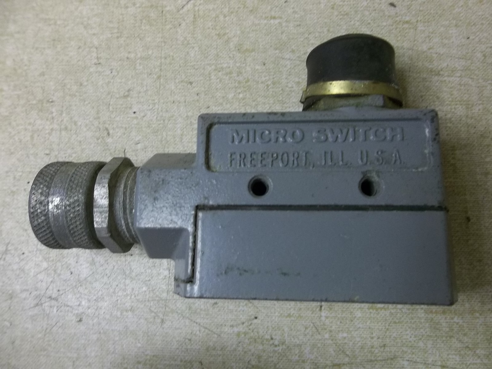Micro Switch BZE6-2RN-3105 Microswitch *FREE SHIPPING*