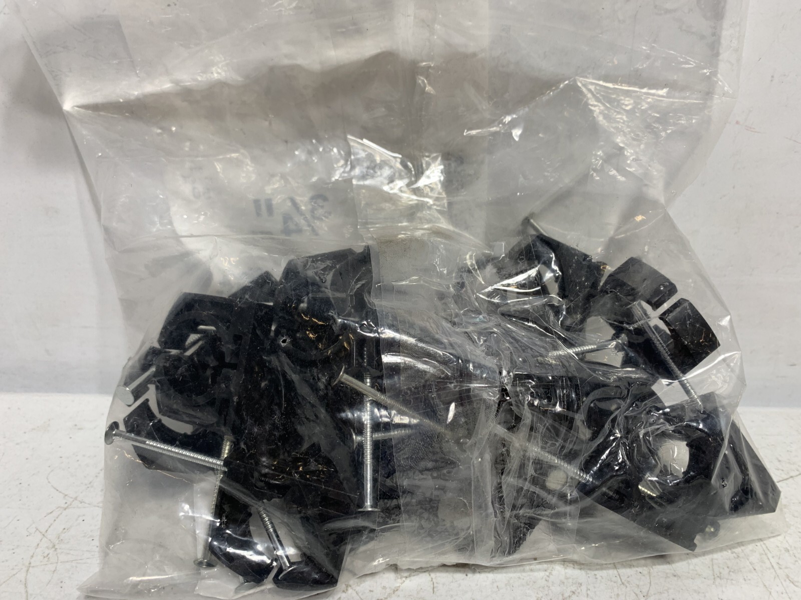 Sioux Chief 551-3 551 Series Polyethylene Full Clamp Tube Hanger with Nail 3/4