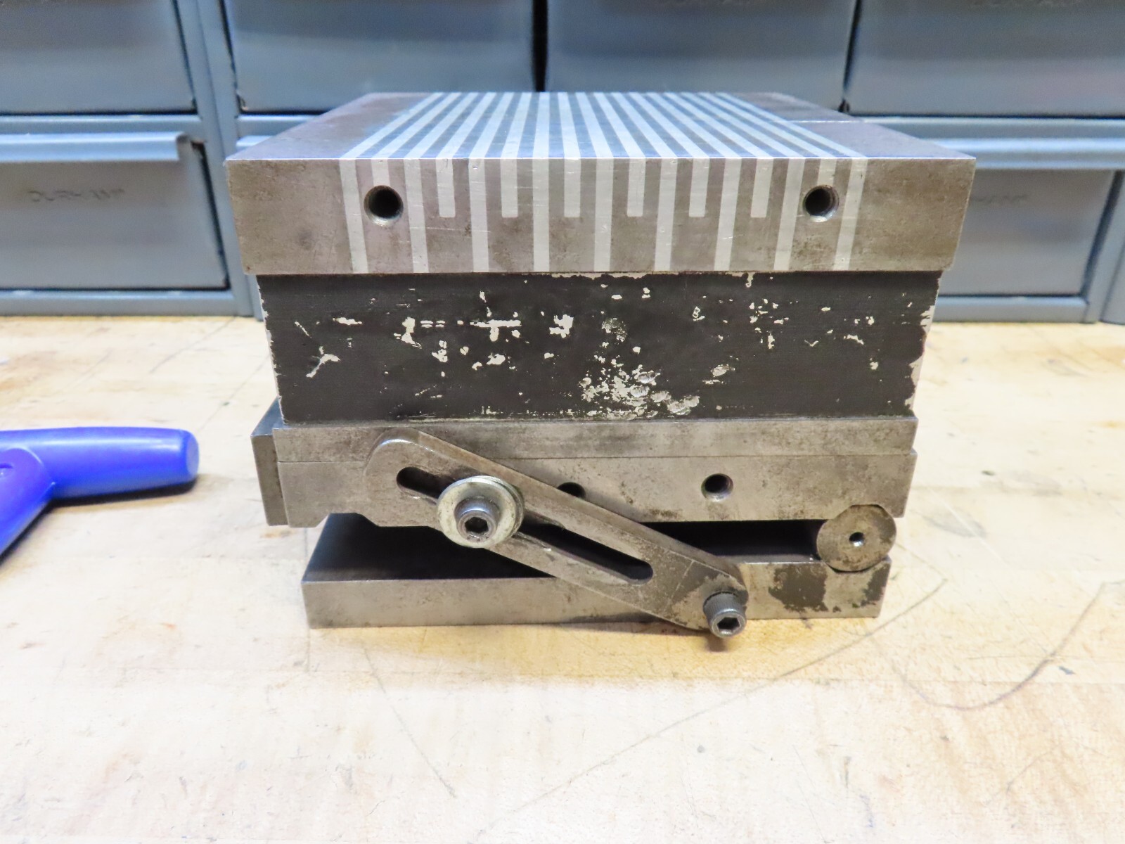 Suburban Tool MC-66-FP S1 6″ X 6″ On/Off magnetic chuck & SP-66 sine plate