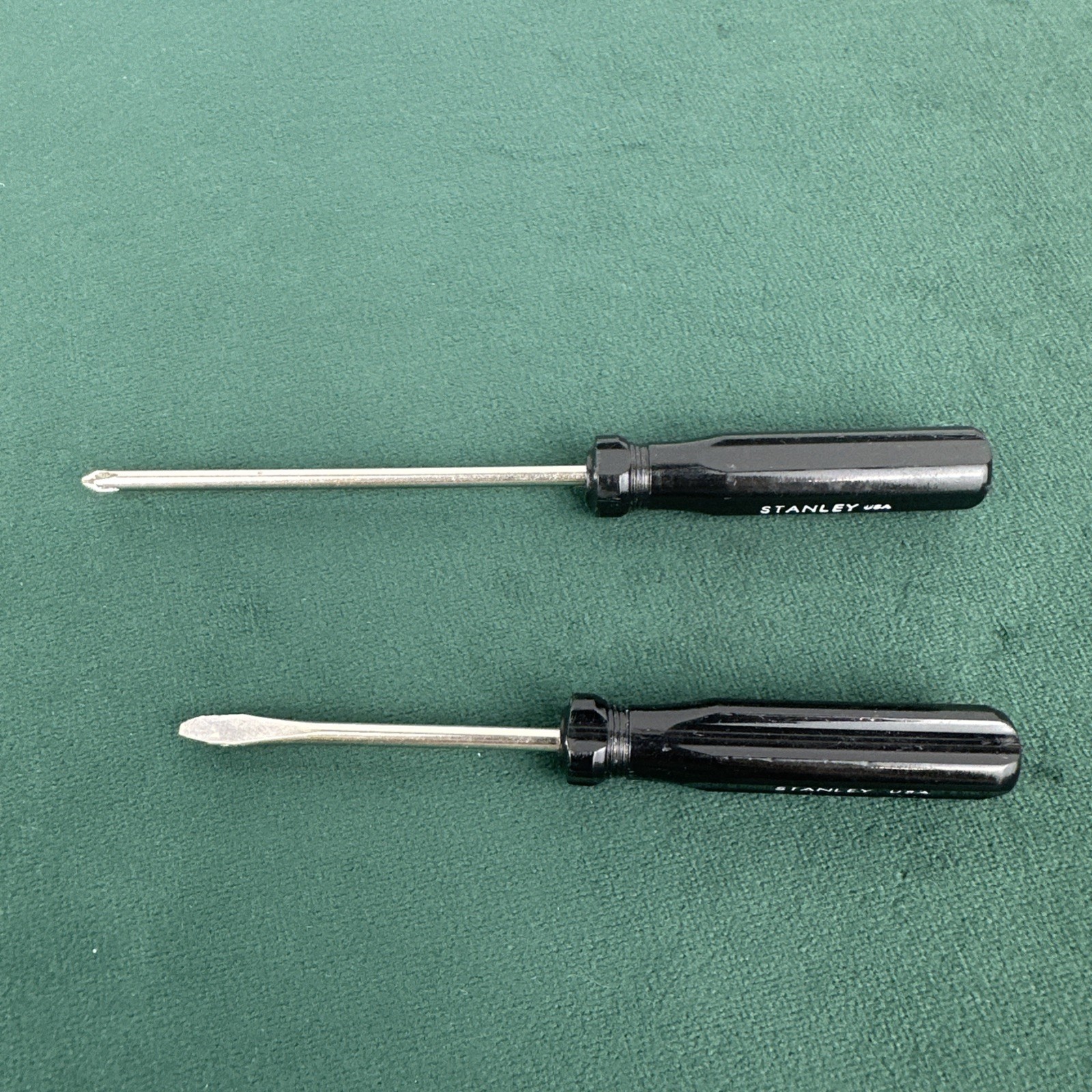 Small Stanley Black Phillips And Flathead Screwdriver Set Of 2