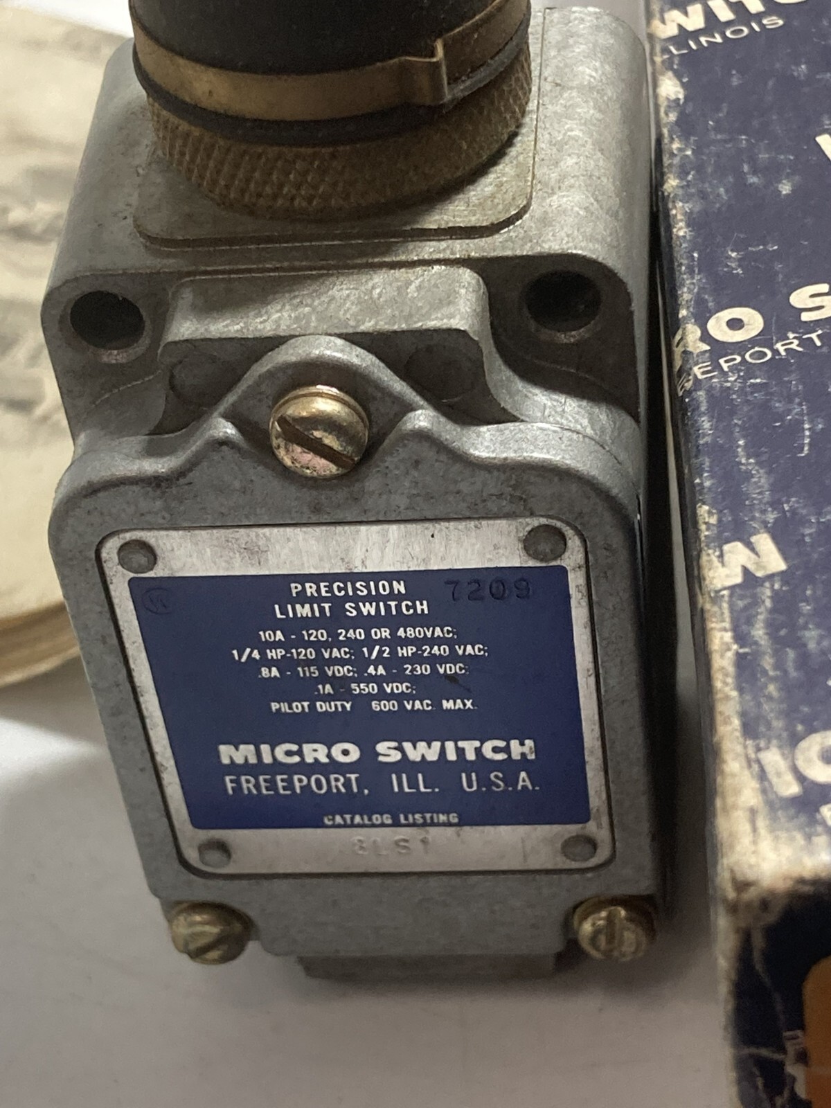 HONEYWELL 8LS1 LIMIT SWITCH 1NO/1NC WOBBLE ROD 10A 480VAC 600V MAX NIB