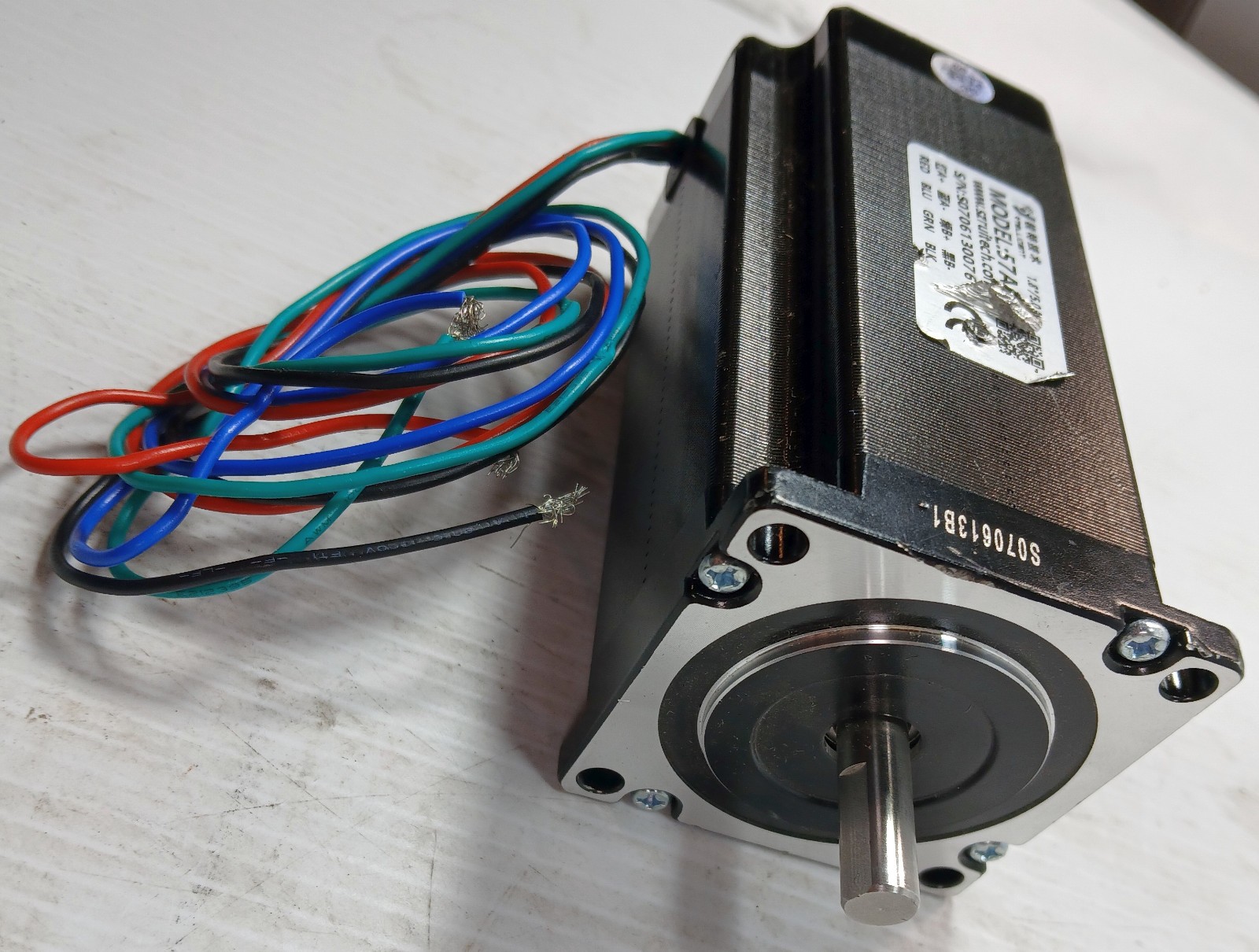 1 NEW SZRUITECH 57A3 HYBRID OPEN-LOOP STEPPER MOTOR NNB ***MAKE OFFER***
