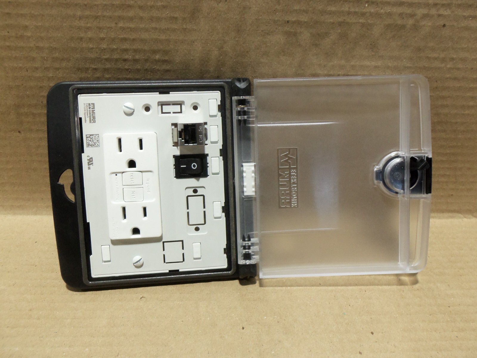 Murr Electronik Outdoor Receptacle 2 Pole 120V 20A GFCI w/Cat5 Ethernet On/Off