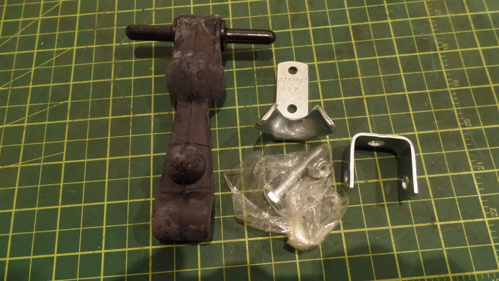 ARCTIC LOADER HOOD LATCH ASSEMBLY W/ HARDWARE 713127100, SPAENAUR 099-458, N.O.S
