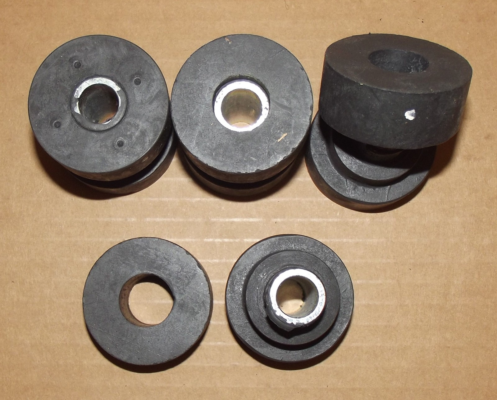 Lot of 4 ACE CONTROLS Rubber-Metal Isolators UMO-60025 Iso-Mounts