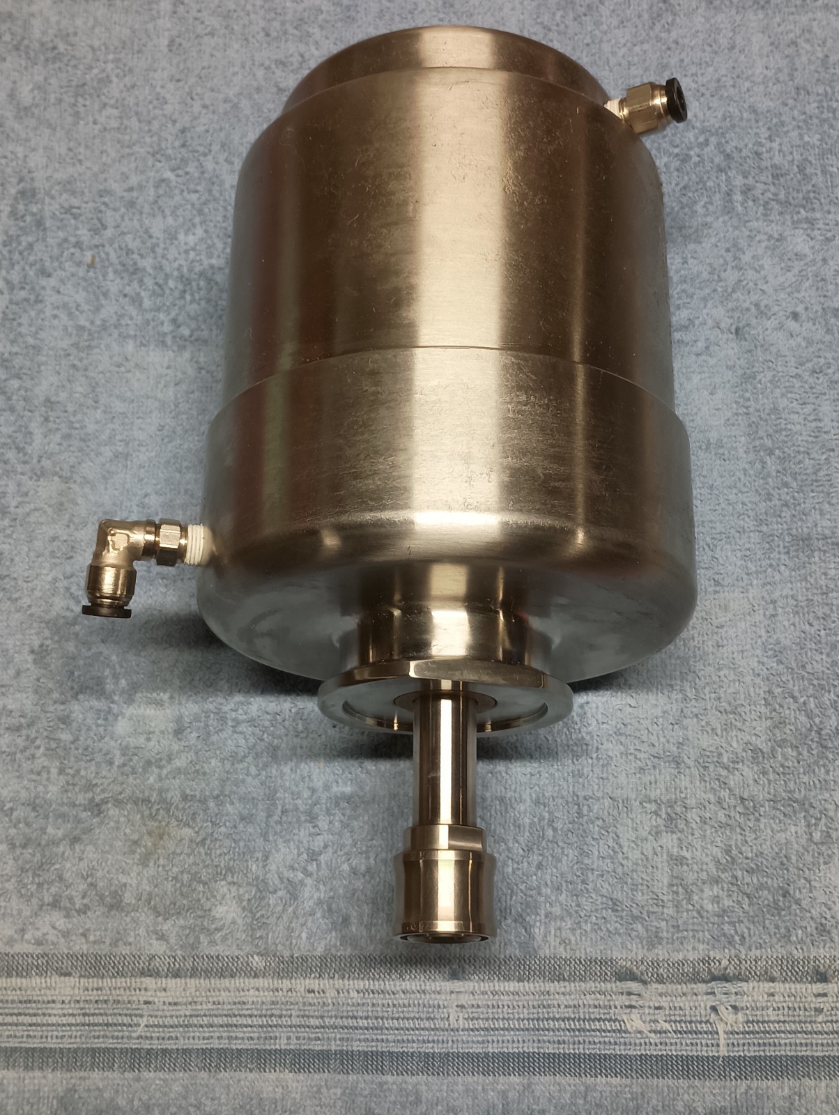 ALFA LAVAL TRI-CLOVER AIR ACTUATED VALVE NC Unknown Model (Type 220?)