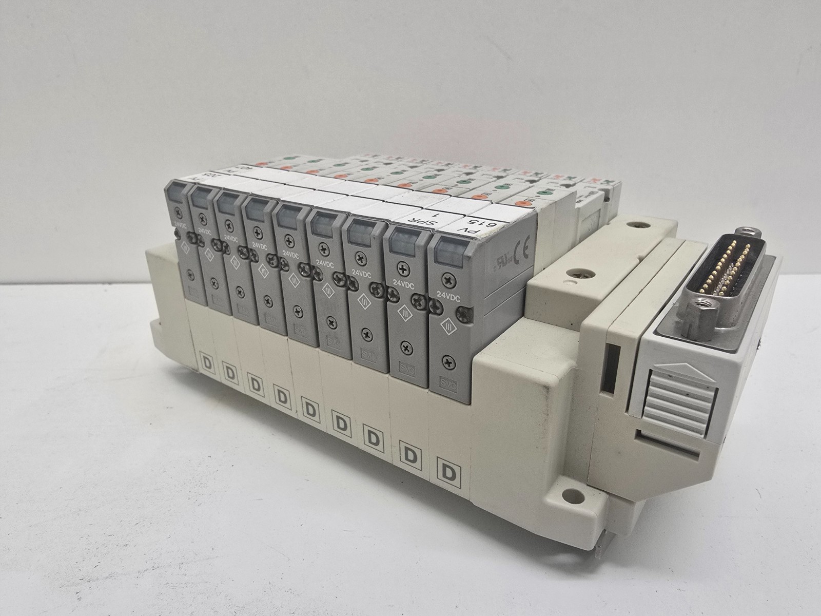GOOD USED! SMC VALVE BLOCK SS5V1-10FD1-09B-N7-D0 W/ (9) VALVES SV1A00-5FU
