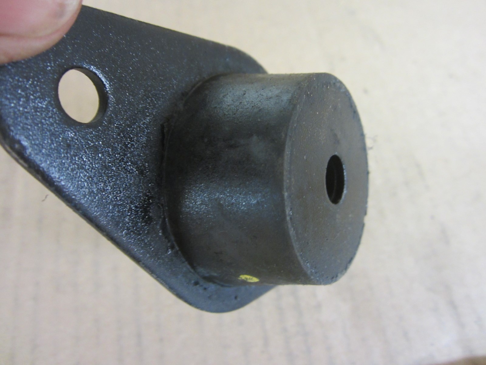 EBCO 4280 055 VIBRATION ISOLATION MOUNT LOT OF 4 4280055