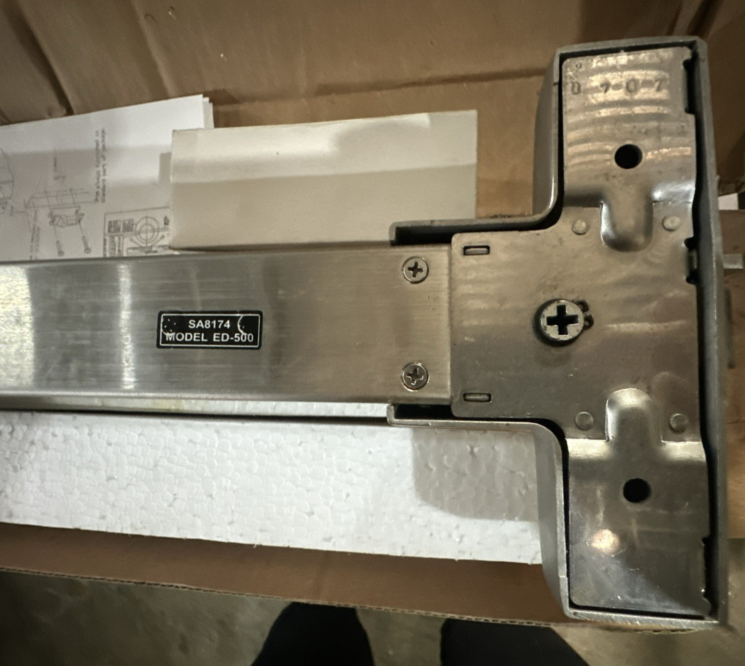 Modern SS Pushbar Type Rim Panic Exit Device For Doors Up to 36″ ED-S551