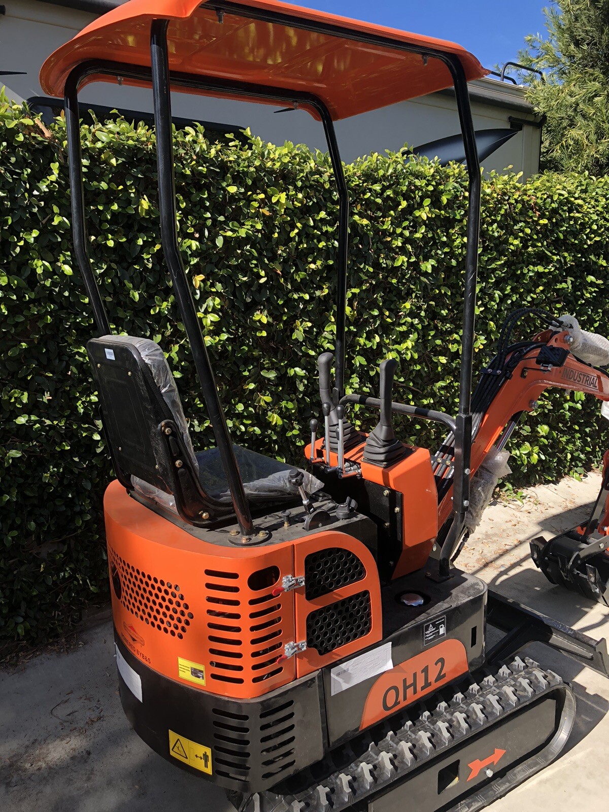 Brand New Tracked Mini Excavator 13.5HP American B&S Engine Best Deal Powerful