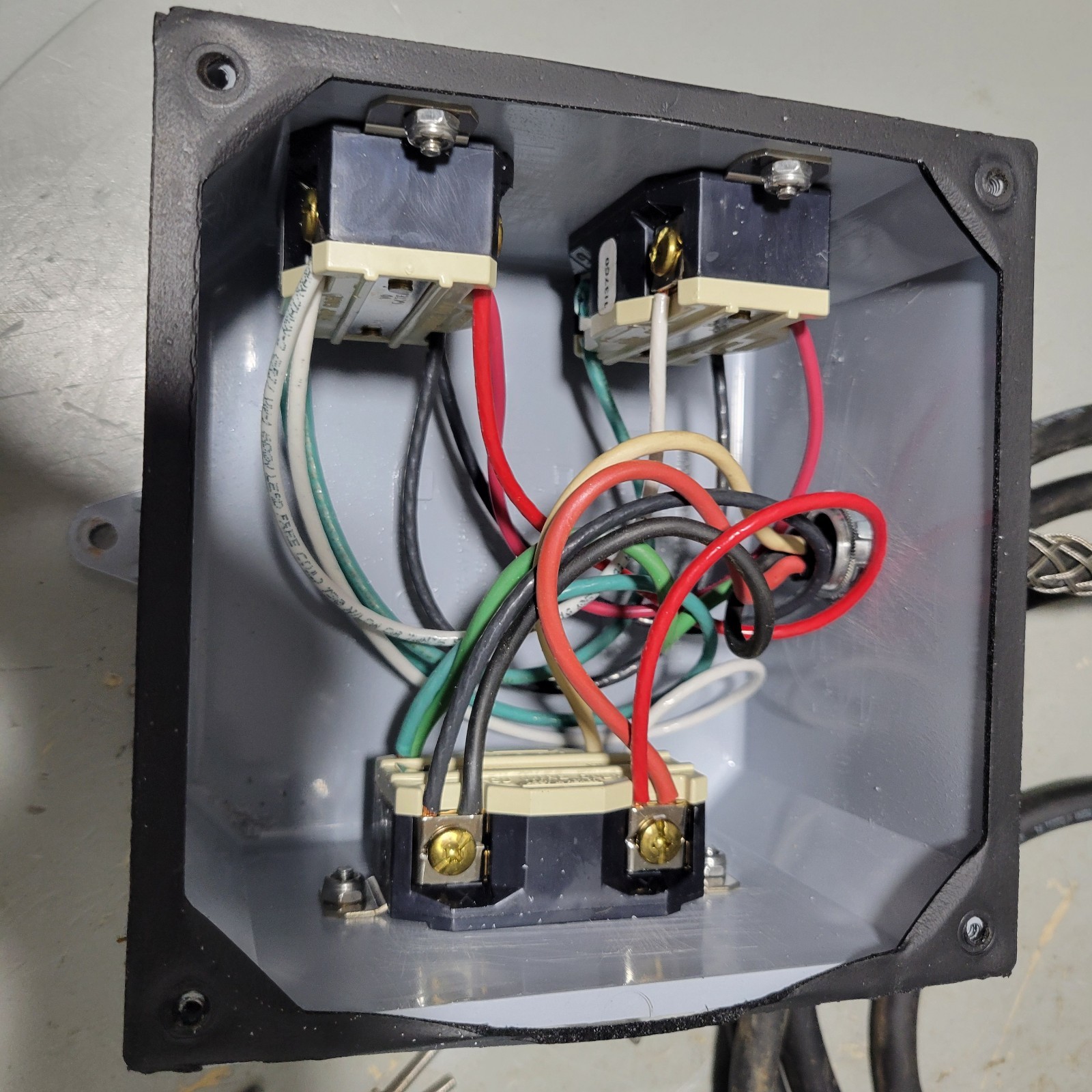 Cantex, Levitron Electrical Box w/ Plug/Connector, 30A, 3PH, 250V, L15-30
