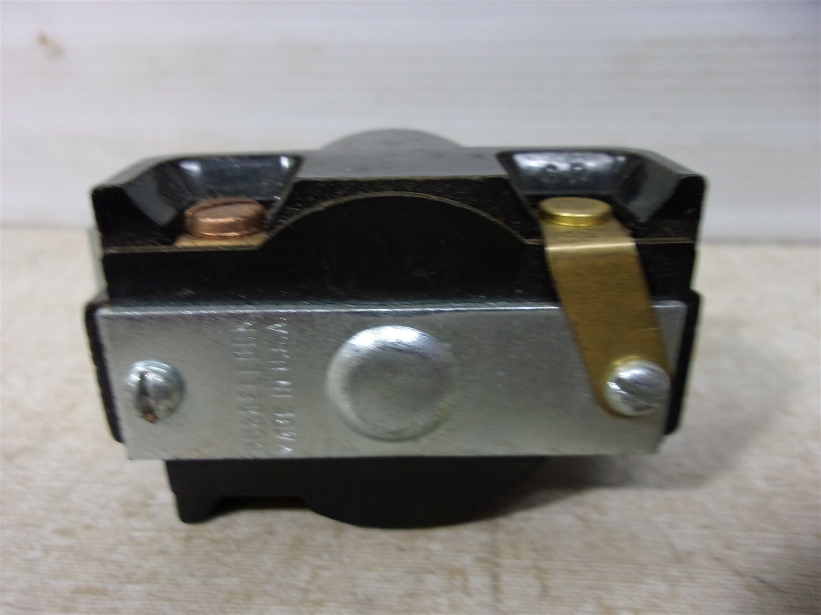 Hubbell Hubbellock 10A 25VDC 460VAC Hospital Grade Outlet *FREE SHIPPING*