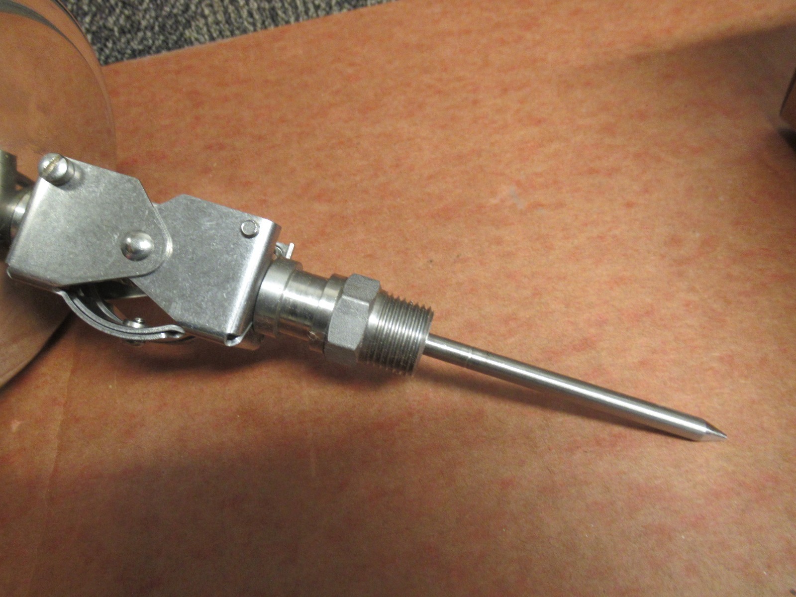 NEW WGTC 5″ BIMETAL ADJUST. ANGLE GAUGE 5AA04 0/150°F 4″ STEM