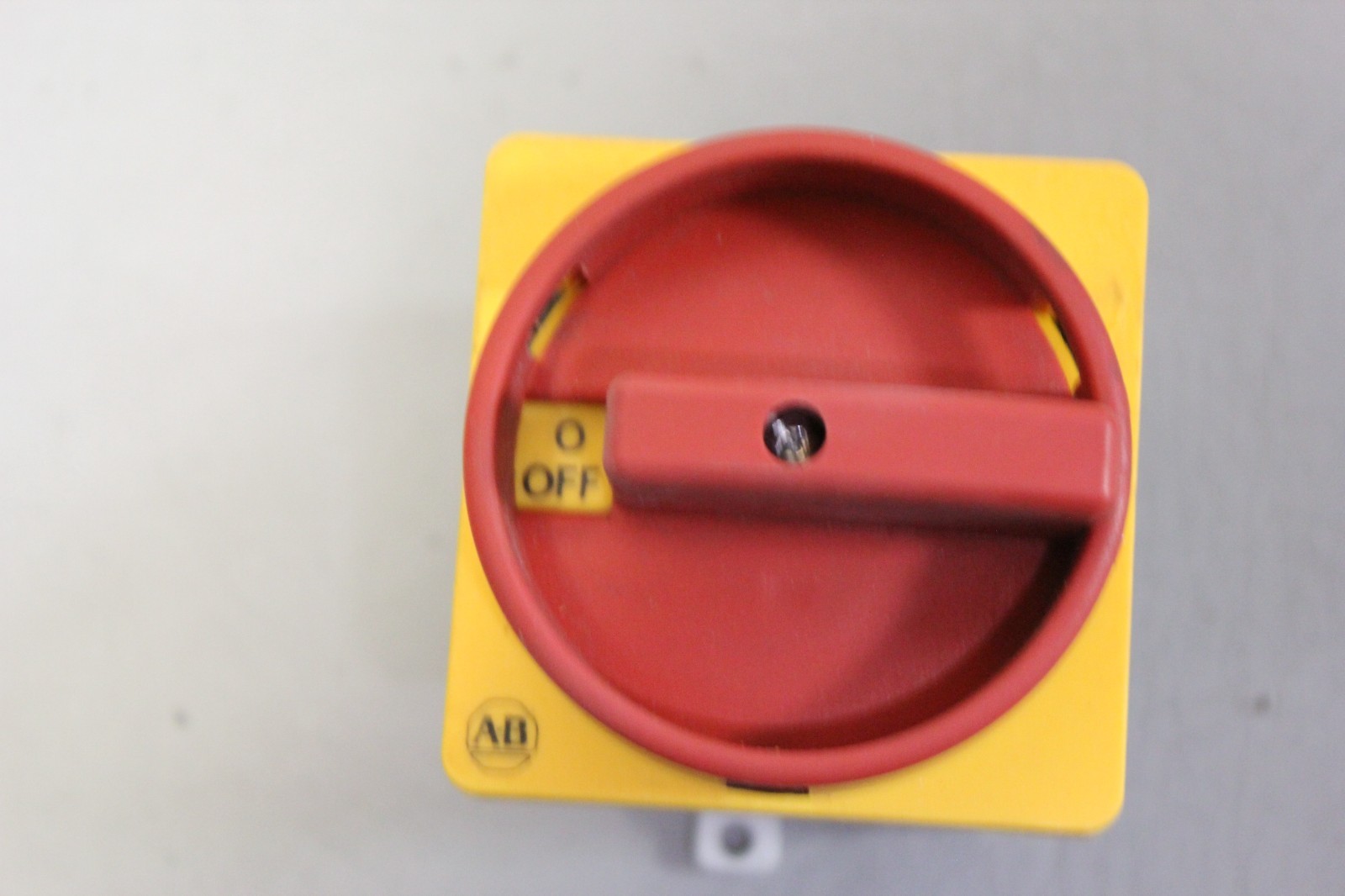 ALLEN BRADLEY DISCONNECT SWITCH 194E-E25-1753 SER. B
