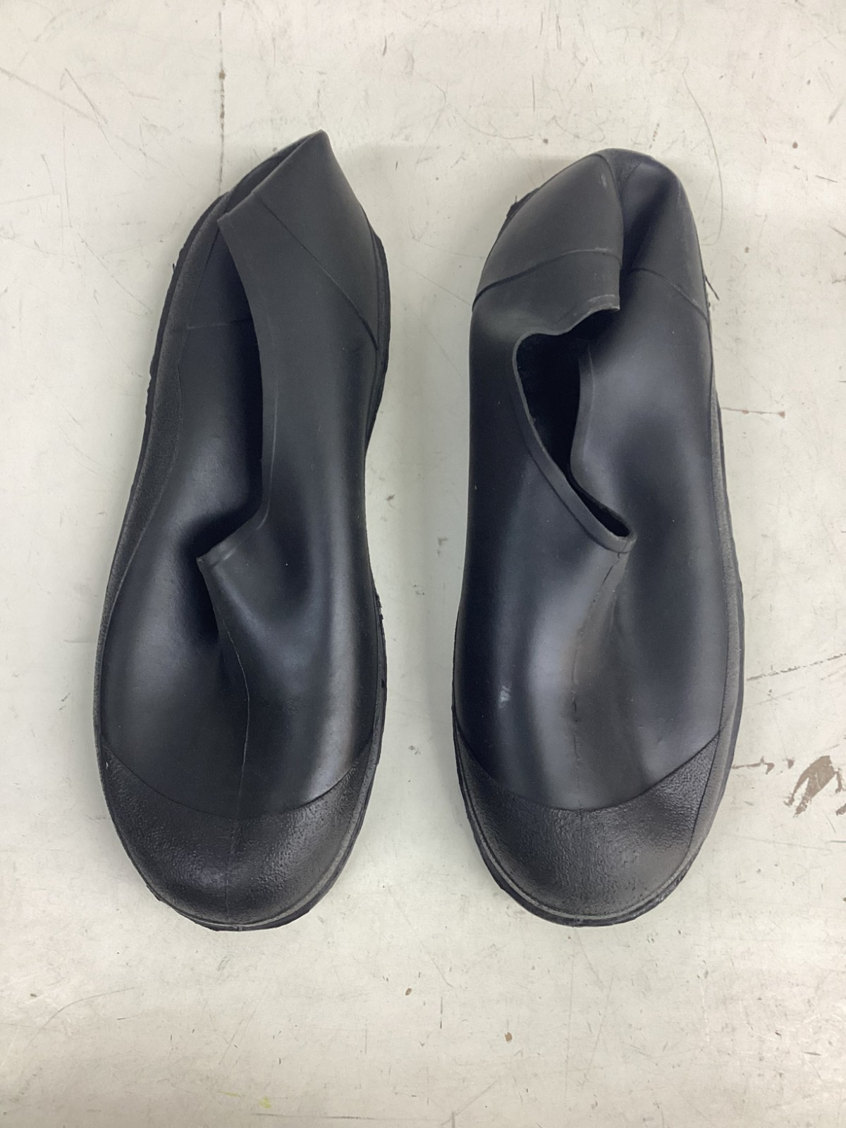 TINGLEY 35111 Overshoe: Ankle Shoe, Plain, Cleated, 9-1/2 to 11 Fits Shoe Size