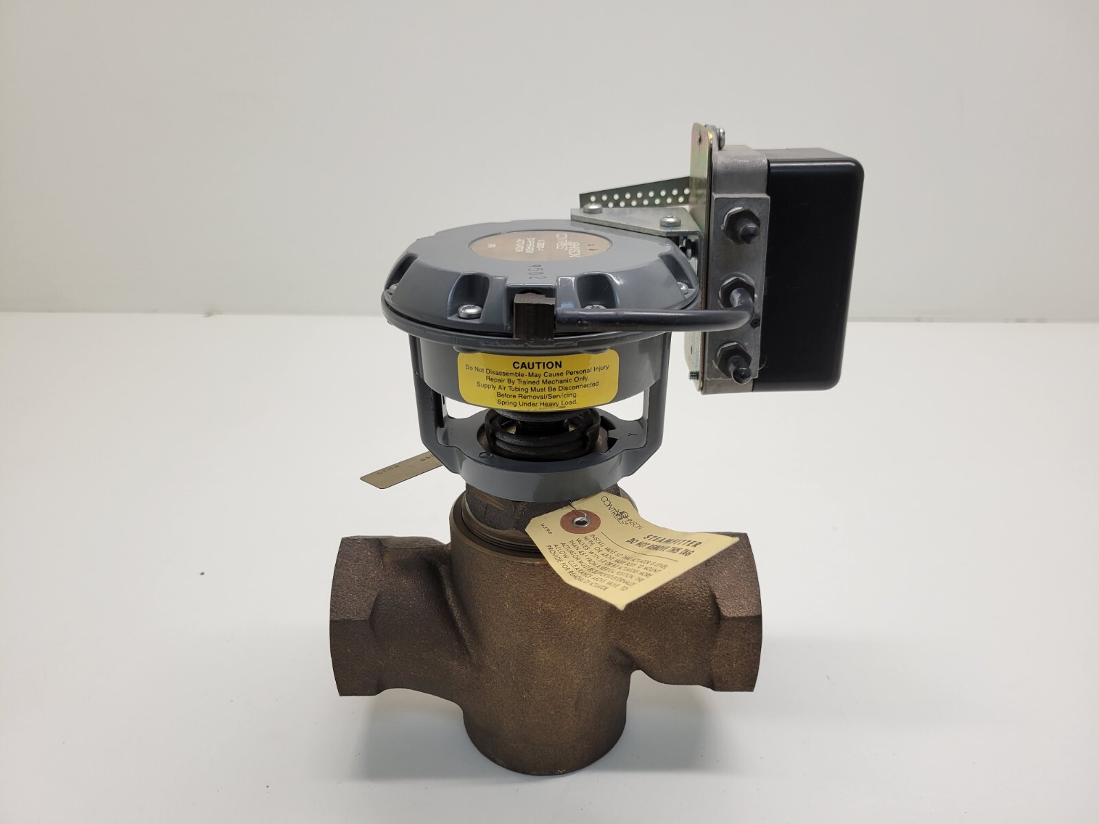 NEW OLD STOCK! JOHNSON CONTROLS DIAPHRAGM ACTUATOR VALVE V-3974-1013 V-3000-1