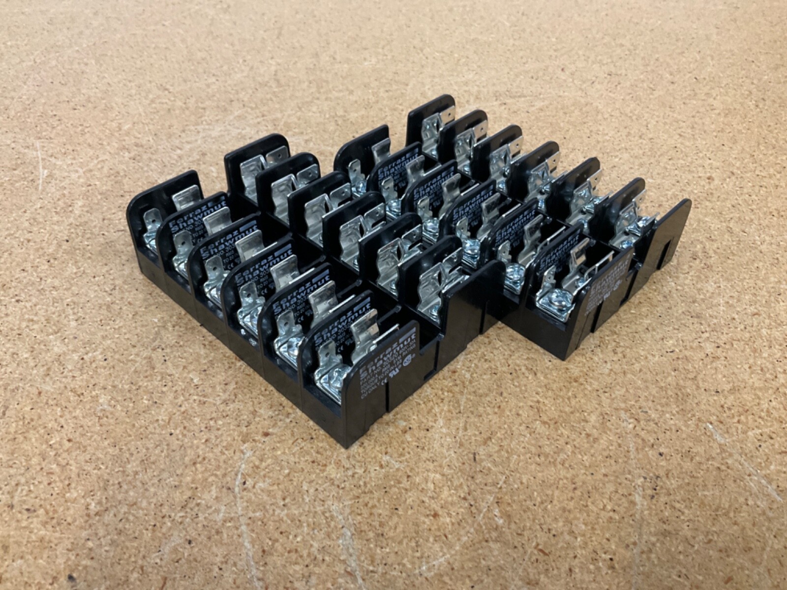 Lot of 2 FERRAZ SHAWMUT 30320 Fuse Block Assembly for Six Fuses 600V-30A