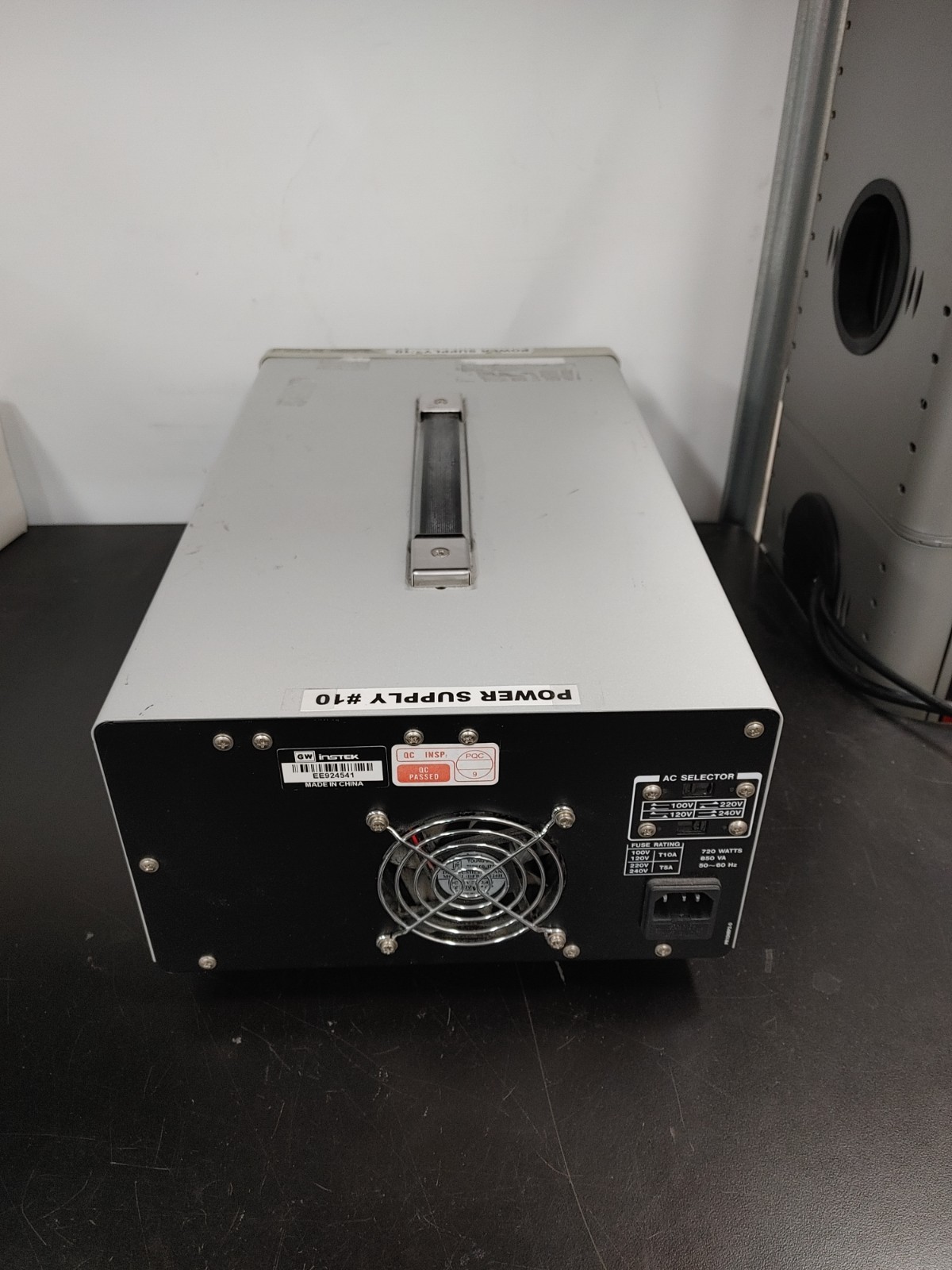 GW INSTEK GPC-3060D Dual Tracking with 5V Fixed Laboratory DC Power Supply