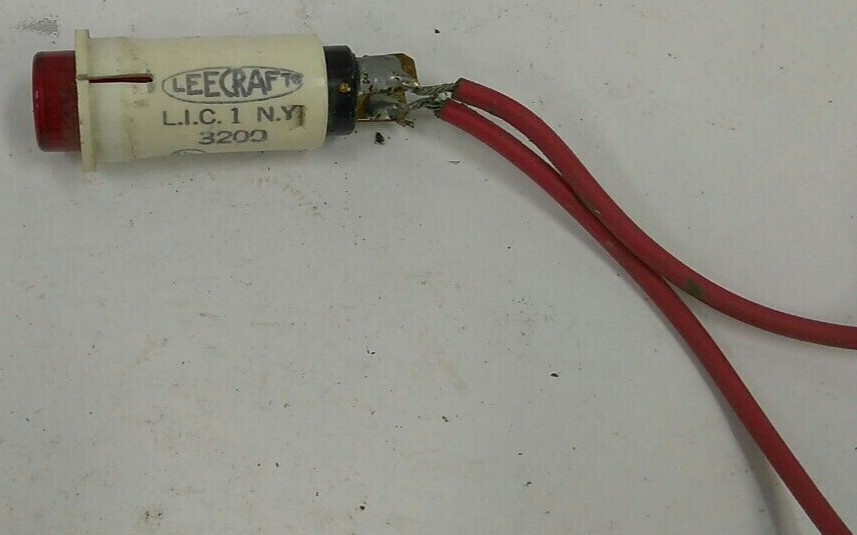 LEECRAFT / SNAPLITE L.I.C.1.N.Y. 3200 /PANEL LAMPS/ 125V.1/3W. LIC1NY/USE(L88