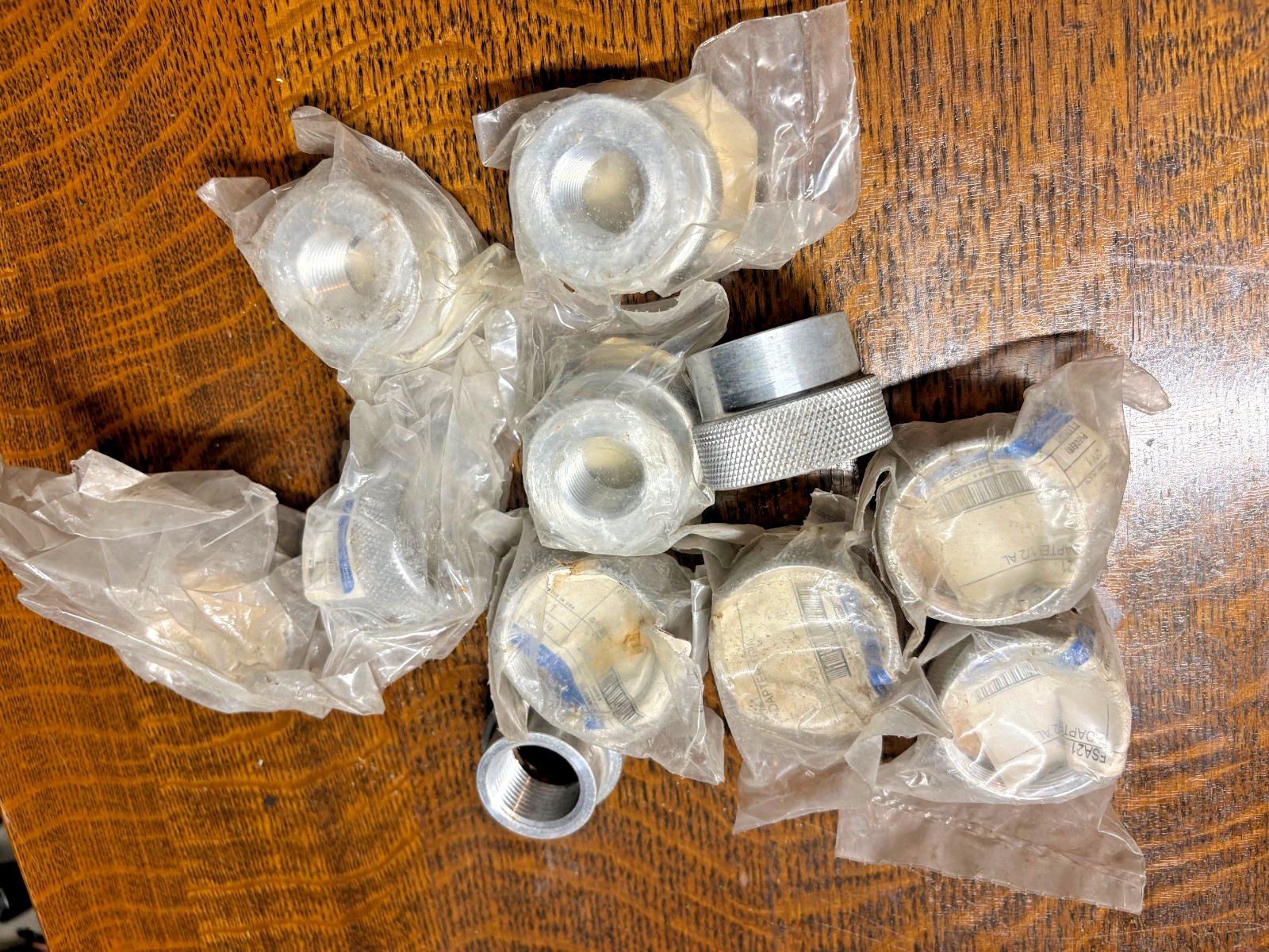 NEW LOT OF 11 THOMAS & BETTS FSA21 CONDUIT PLUG ADAPTER 1/2 AL