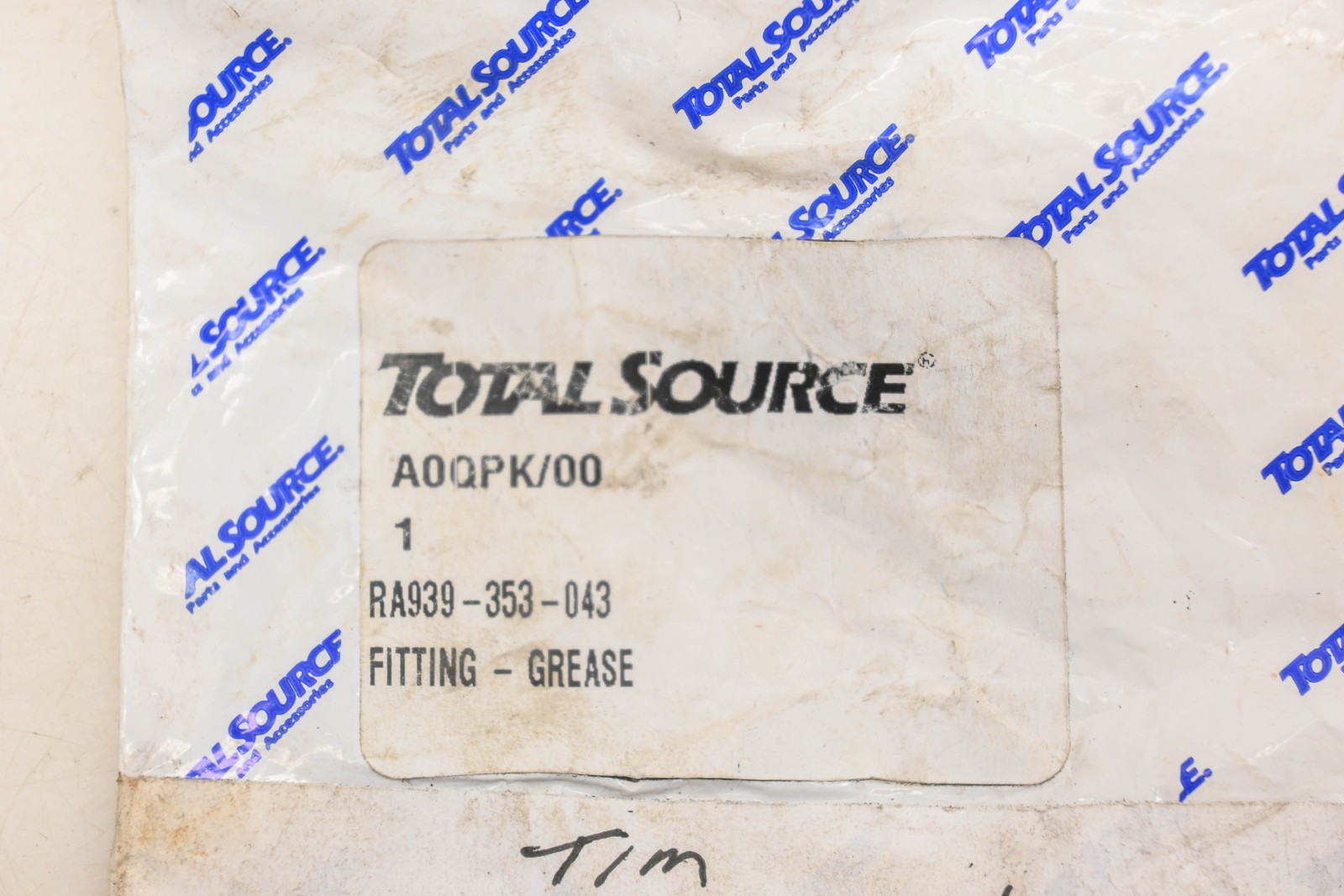 Total Source A0QPK/00, RA939-353-043, 939-353-043 Grease Fitting NOS