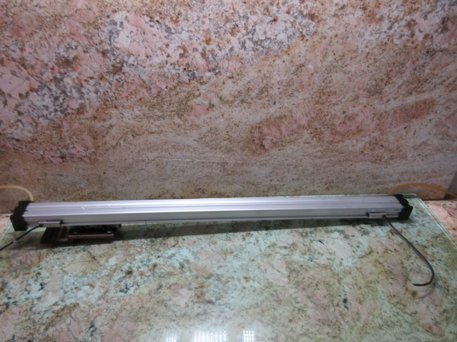 SCHRADER BELLOWS LINEAR SCALE MODEL 25 CFMRSTUSC/ 30.000 LO74810000 CYLINDER