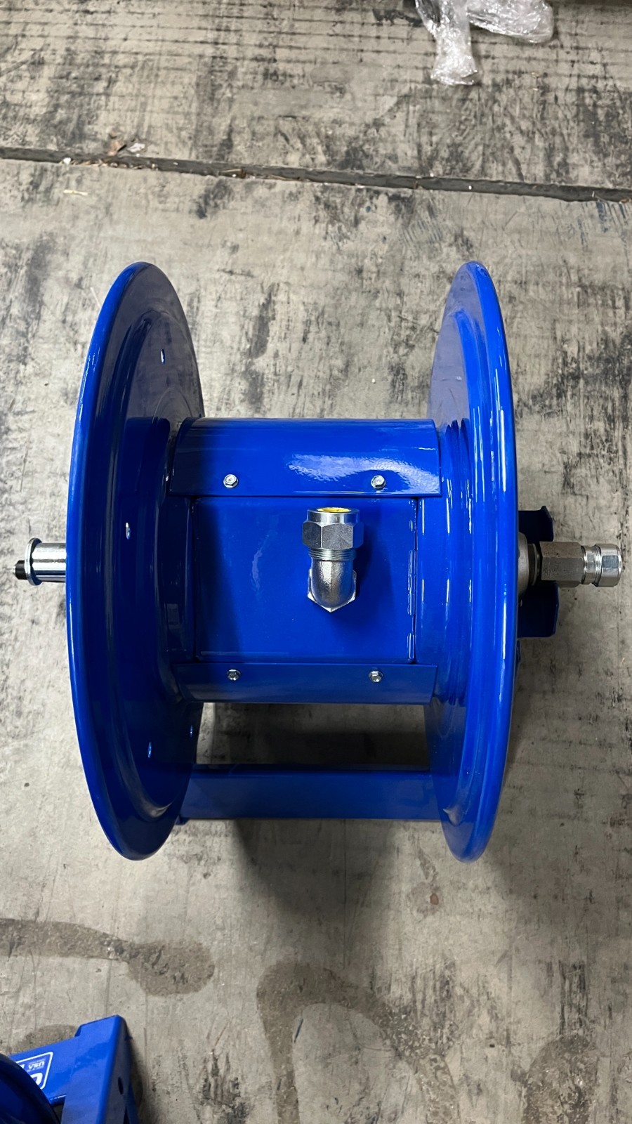 Coxreels 1125PCL-8M-C Hand Crank Hose Reel, 250 Feet Length, 600V, Blue – 11K513