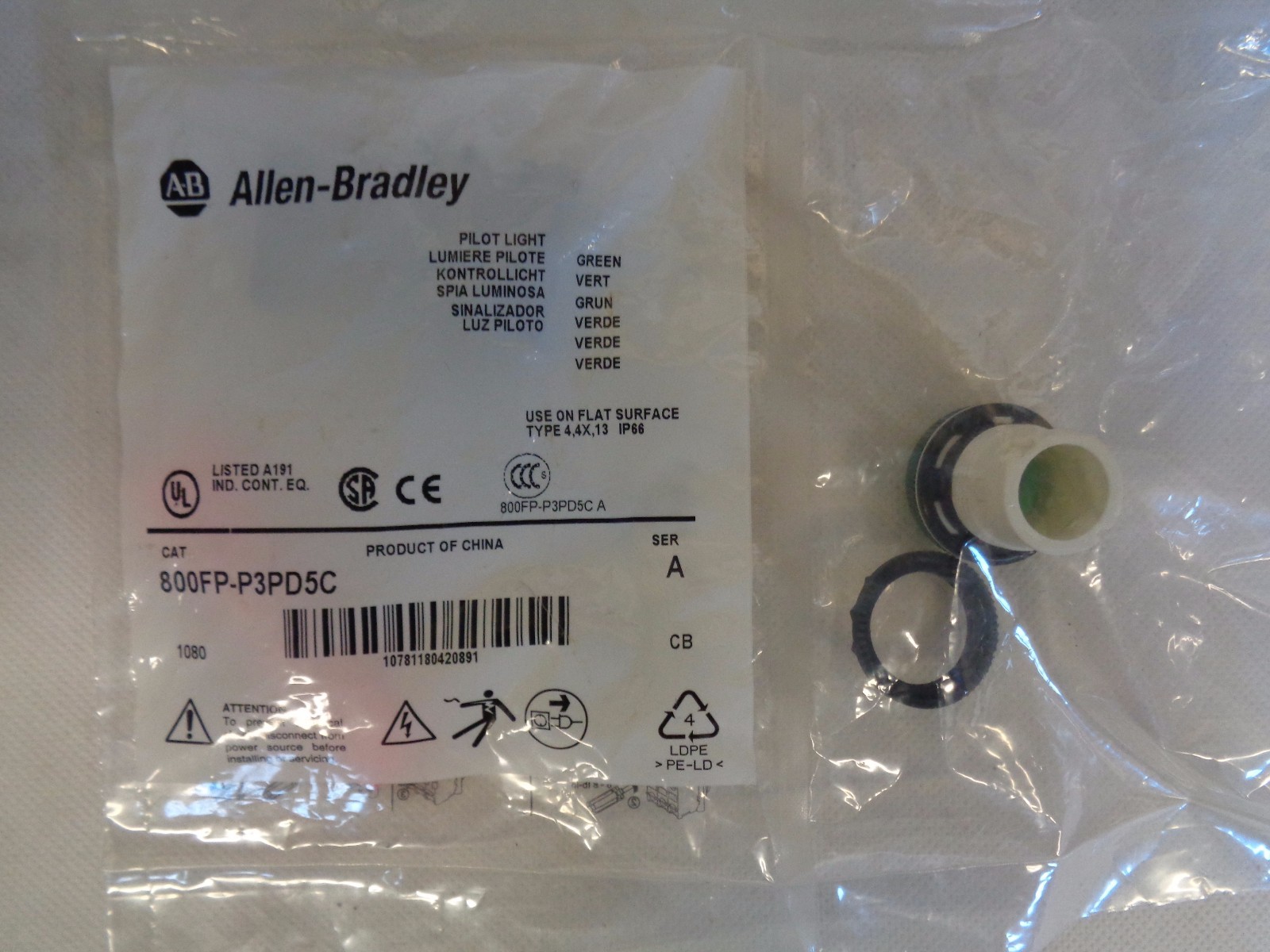 NEW ALLEN-BRADLEY 800FP-P3PD5C GREEN PILOT LIGHT