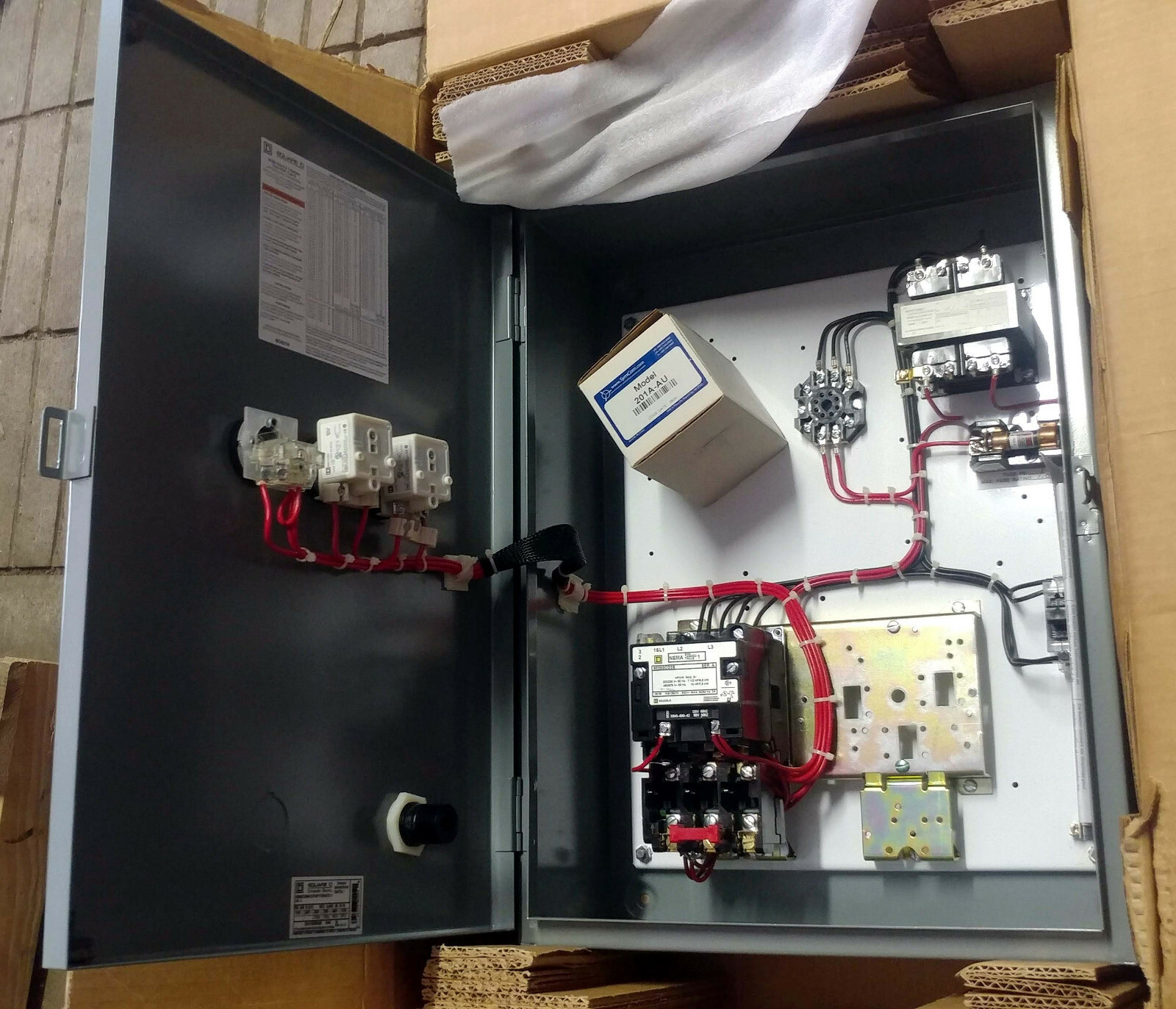 1 NEW SQUARE D 8536SDG1V81CFF4P1P2R44TX11 NEMA 2 COMBINATION STARTER NIB