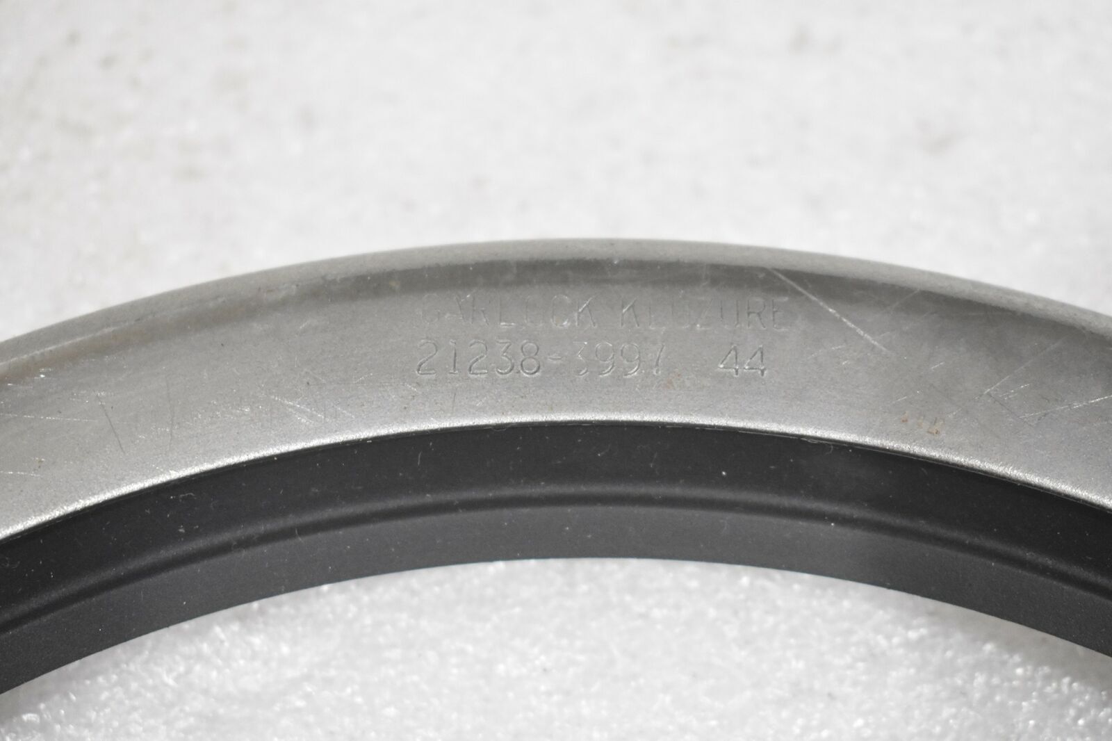 GARLOCK KLOZURE 21238-3997 MILL-RIGHT NITRILE OIL SEAL 64 X 3997, 10″SHAFT 12″OD