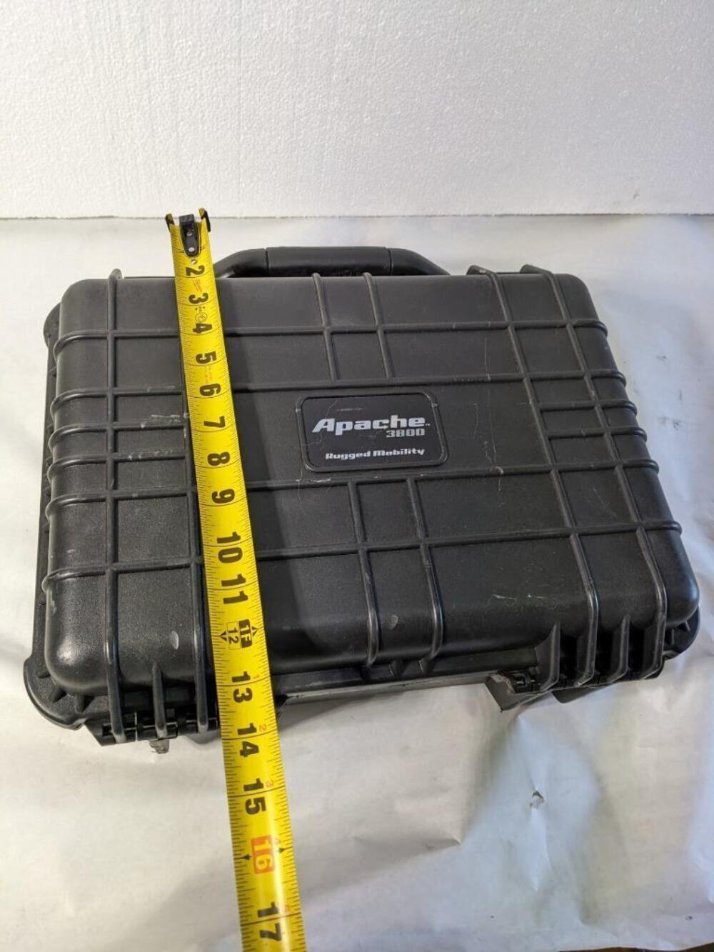 KHS PNEUMATIC CYLINDER 65175533S001 W/ APACHE 3800 CASE 8.39 X 5.6 X 3.25″ R35