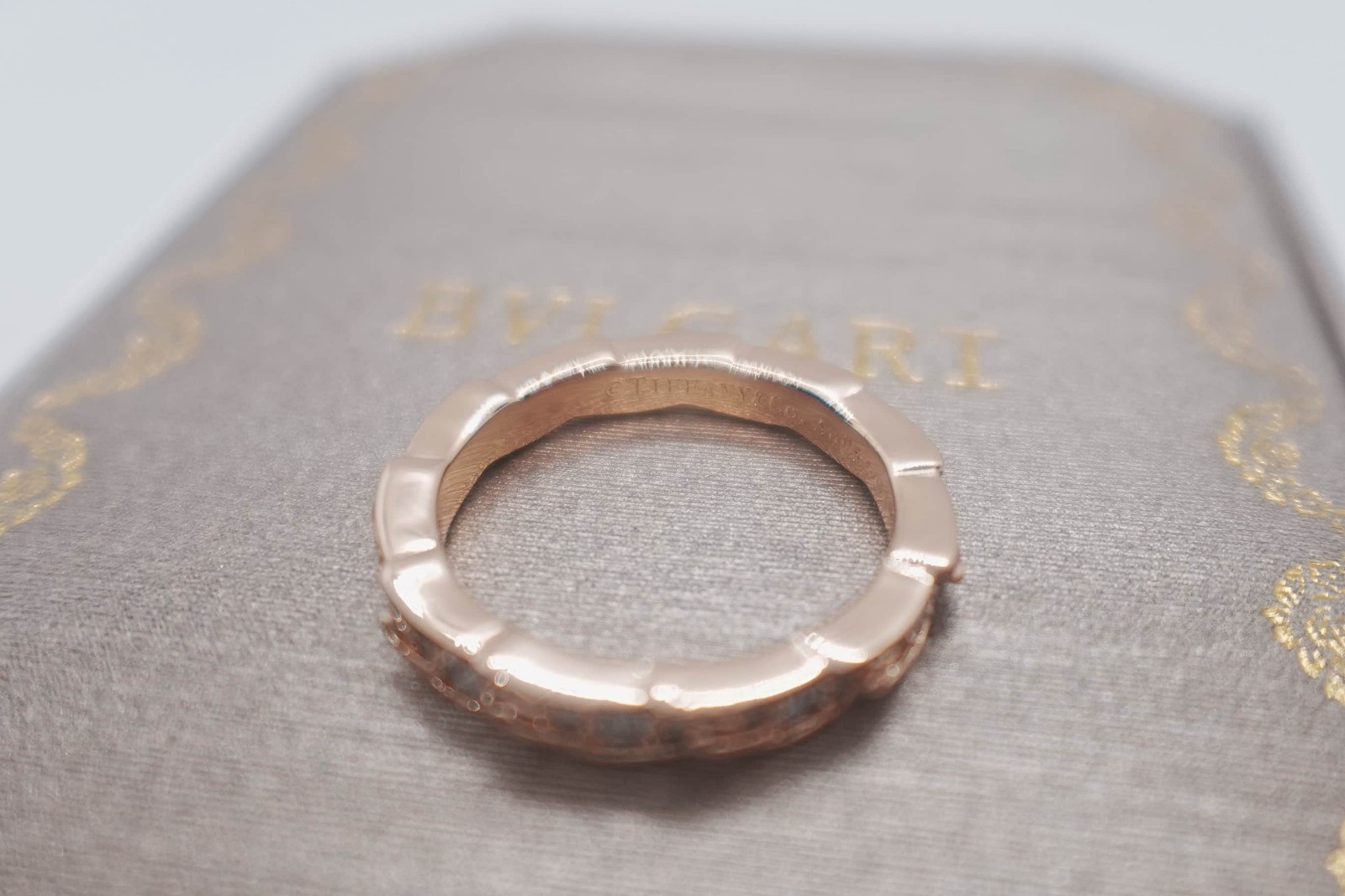 GIFT.Tlffany&co Narrow Ring in 18K Yellow Gold with Pavé Diamonds. USA Size 6