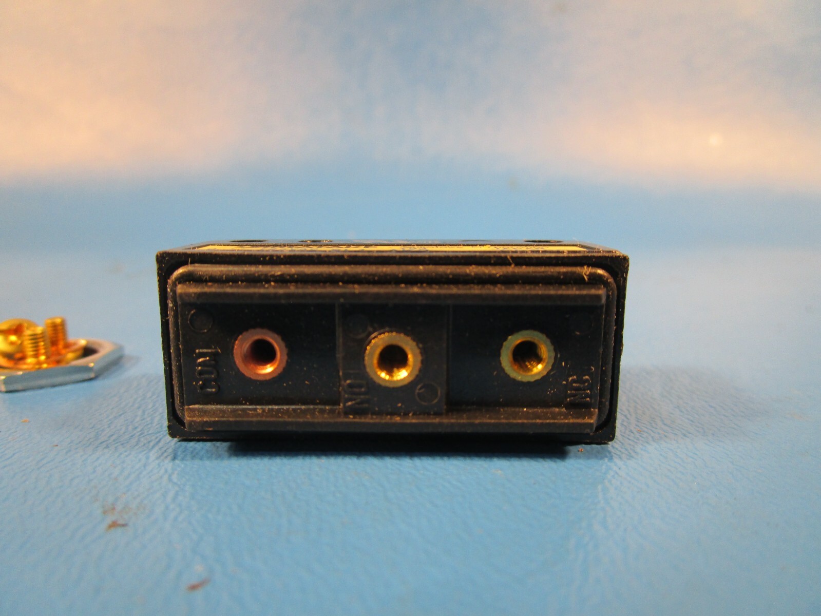 Yamatake Sl1-Ak2 Micro Limit Switch, YAMATAKE 9932P with Base (Honeywell)