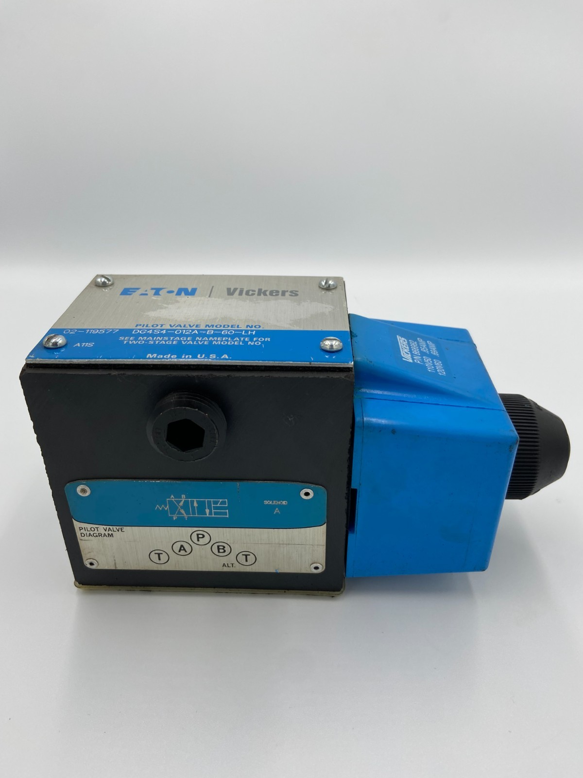 Vickers -DIRECTIONAL VALVE – 02-119577, DG4S4 012A B 60 LH, Genuine – New