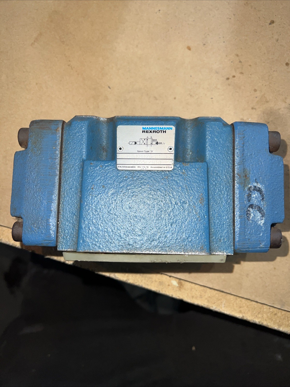 REXROTH 4WEH10D44/6EW11ON9ETZ55L/B10 New Old Stock
