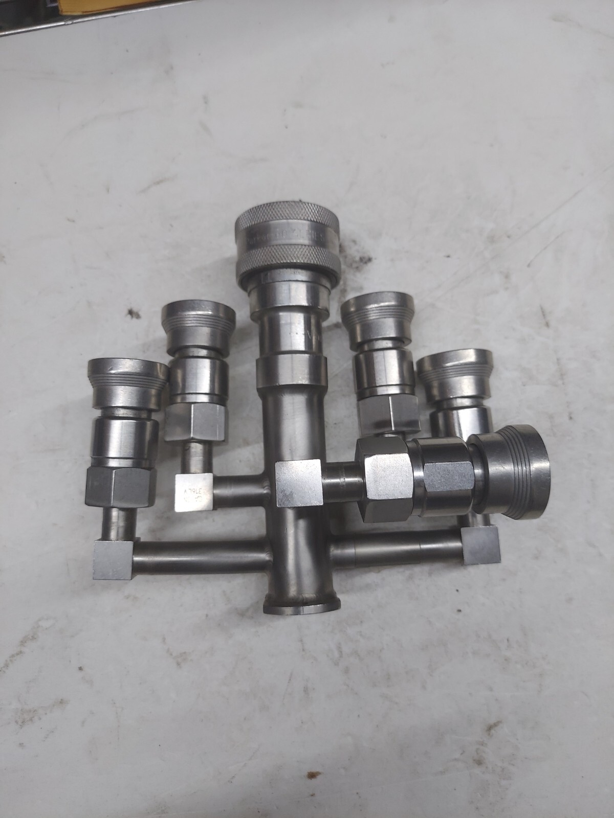 (AMAT) 0050-34671 MANIFOLD, TTF SUPPLY COMMON M/F LOOKS UNUSED MAKE OFFER