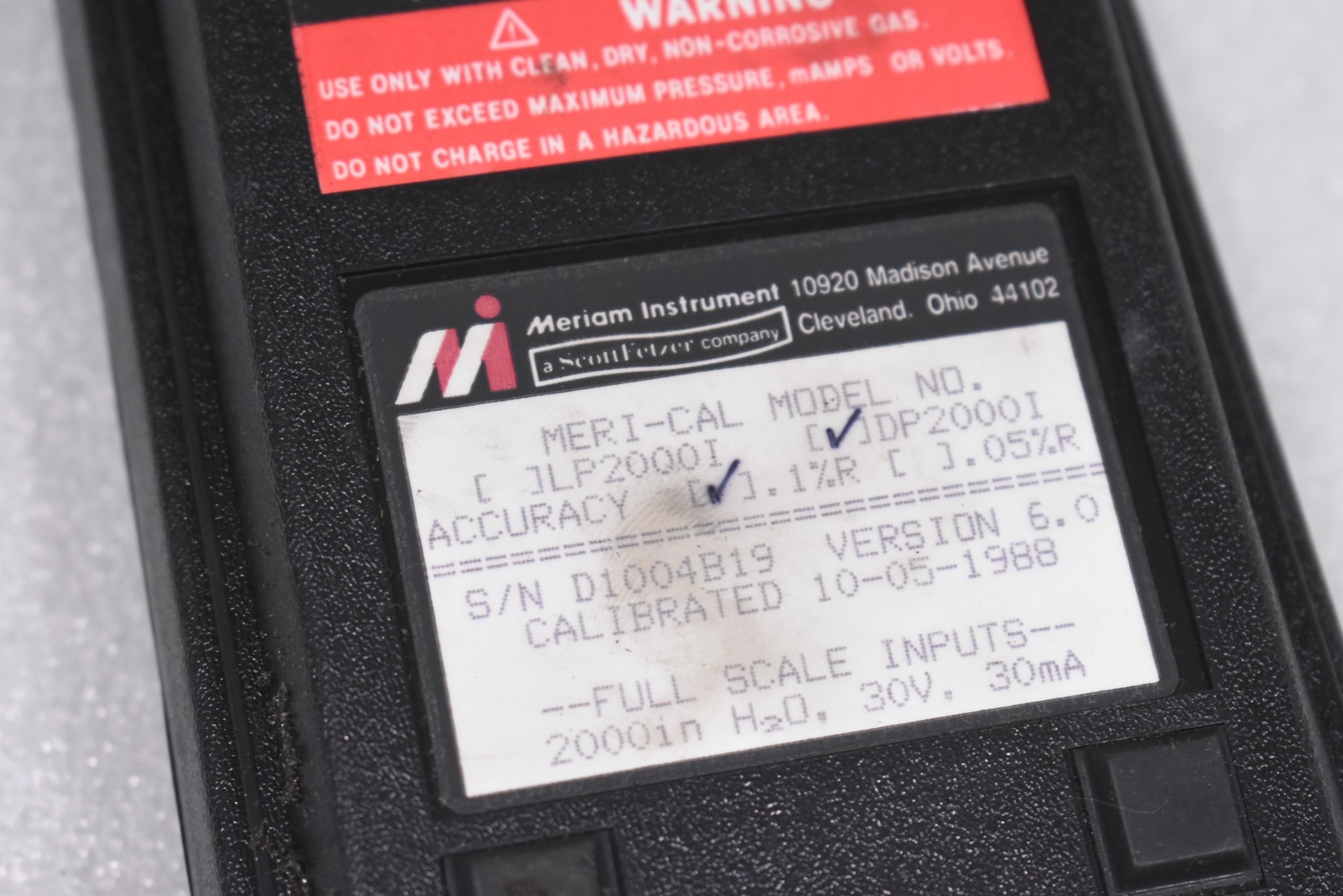 MERIAM DP2000I MERI-CAL DIGITAL MANOMETER/CALIBRATOR, 200-2000WC, 30MA, B34348-1