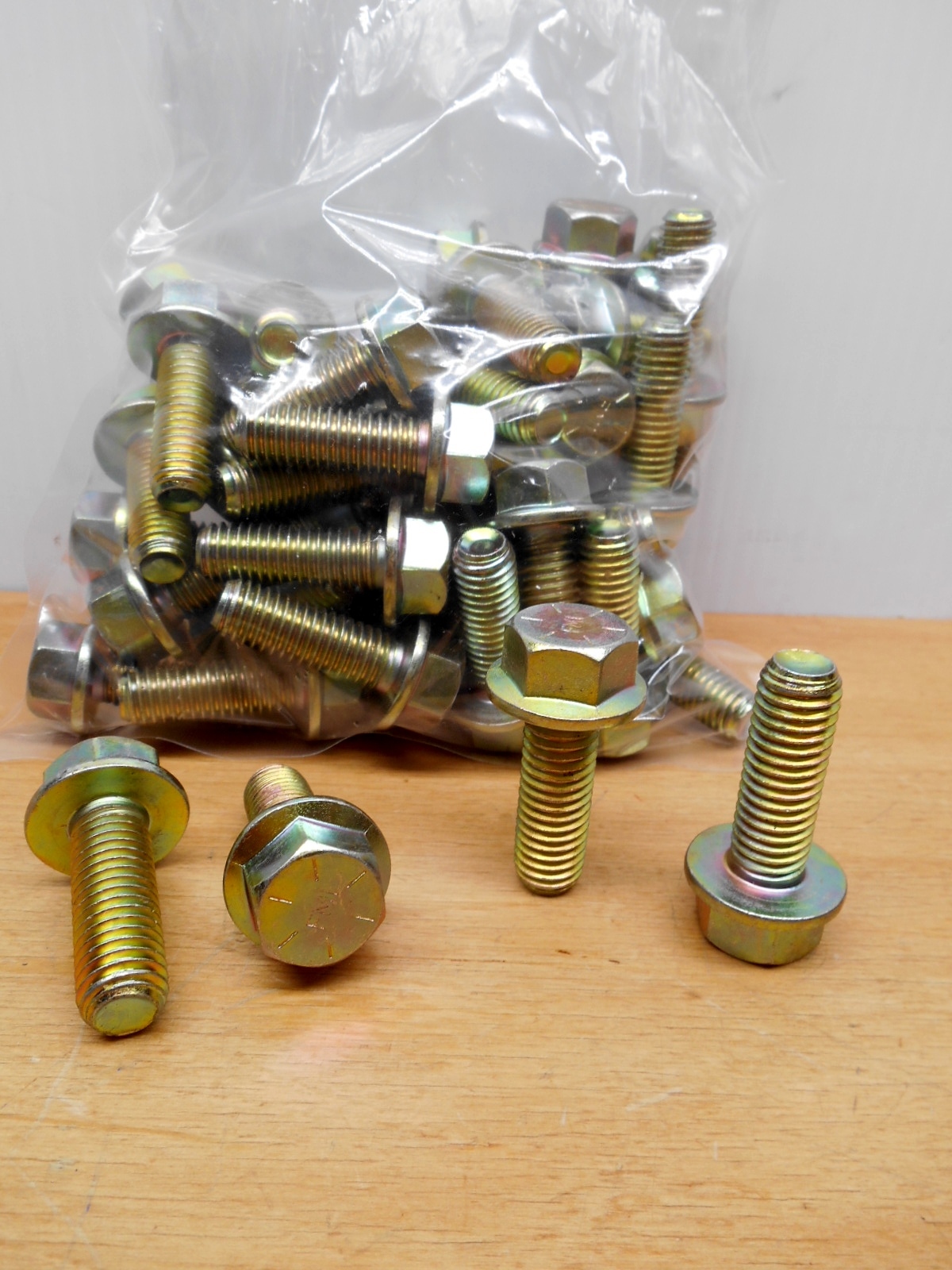 Bag of 25 Fmi 1/2″-13 x 1-1/2″ Steel Grade 8 Yellow Zinc Hex Flange Bolt