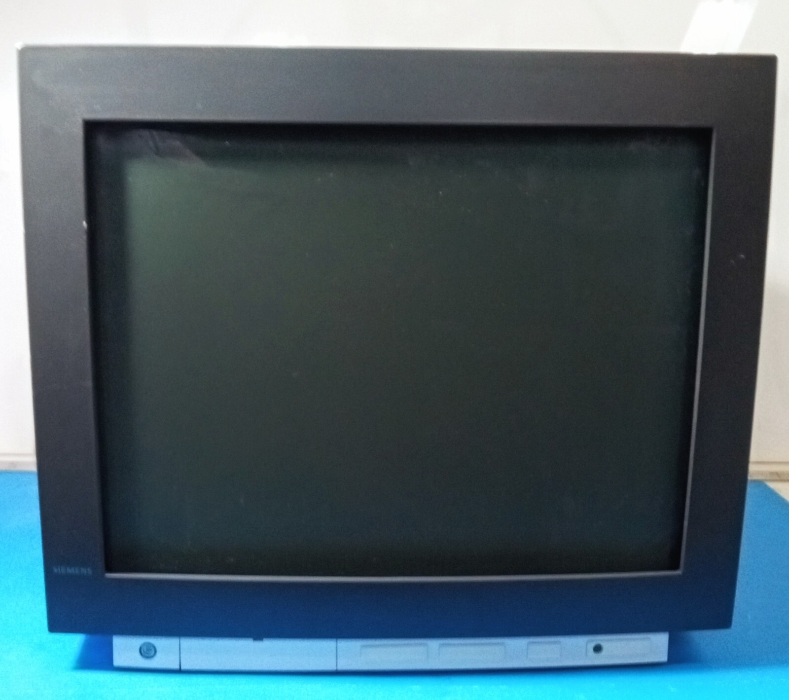 Siemens p/n 1102917 X2079 Simomed N 44CM Monitor 50/60 HZ