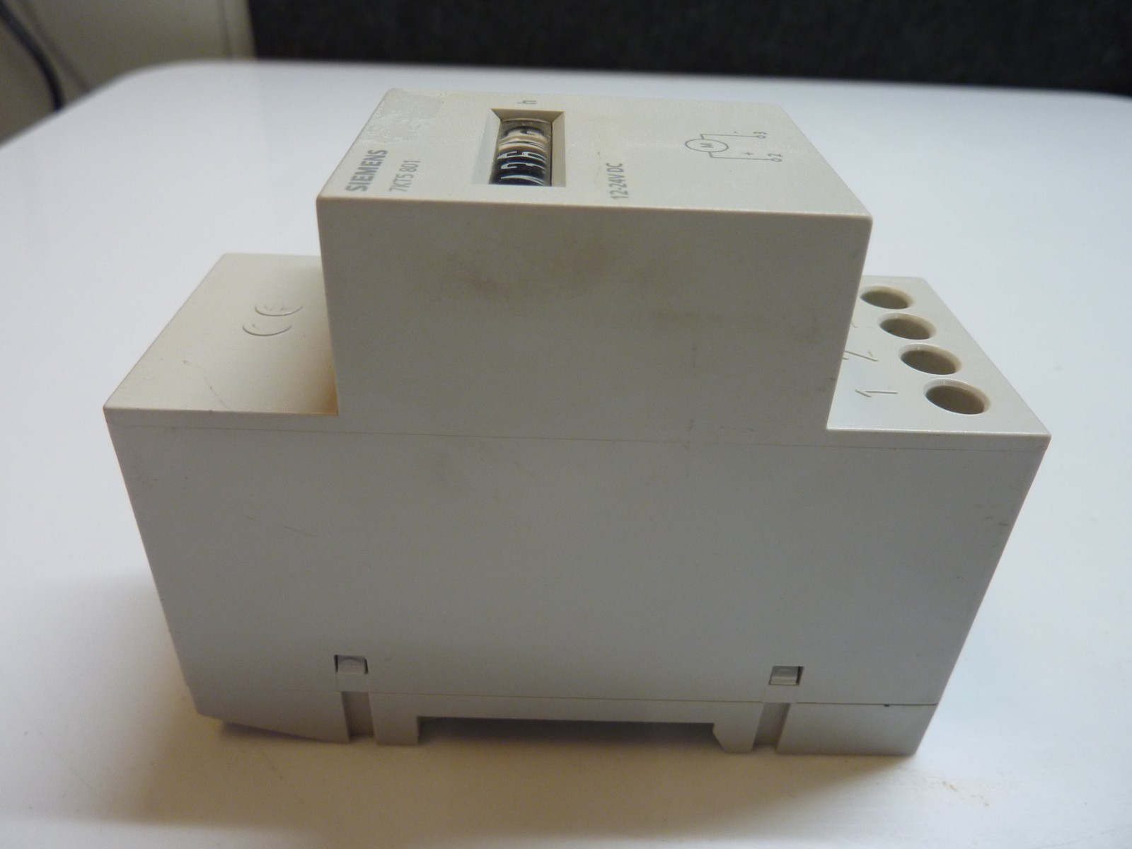 SIEMENS 7KT5 801 TIME COUNTER 12-24VDC (31950)