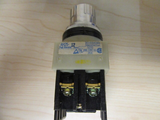 Fuji Electric AH25-S2 Green Push Button AH25S2 W/AHX290 (2)