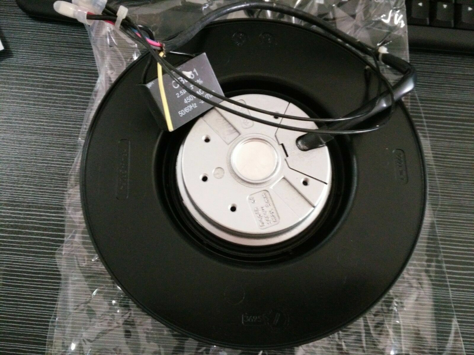One New Converter Fan R2E190-AE77-B3 M2E068-BF Expedited Shipping