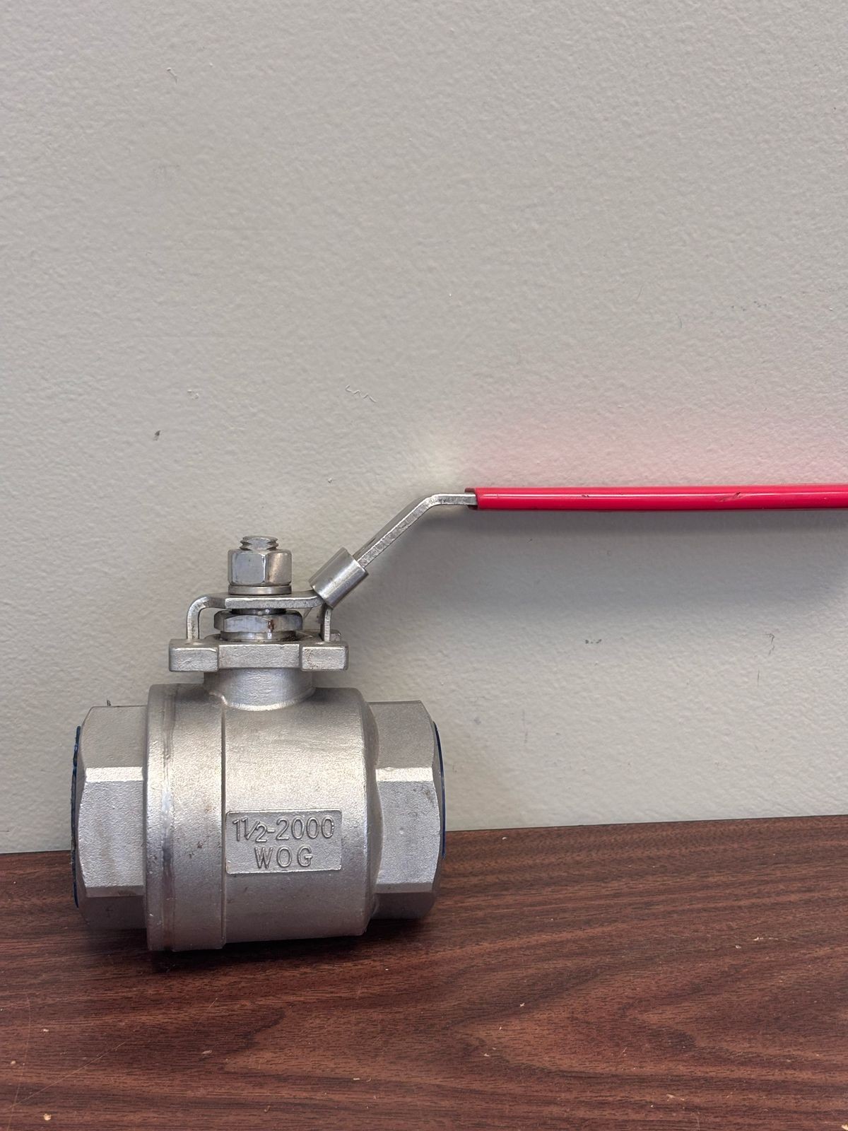C&C INDUSTRIES BALL VALVE 1-1/2″ FNPT, CF8M, 1-1/2-2000 WOG,