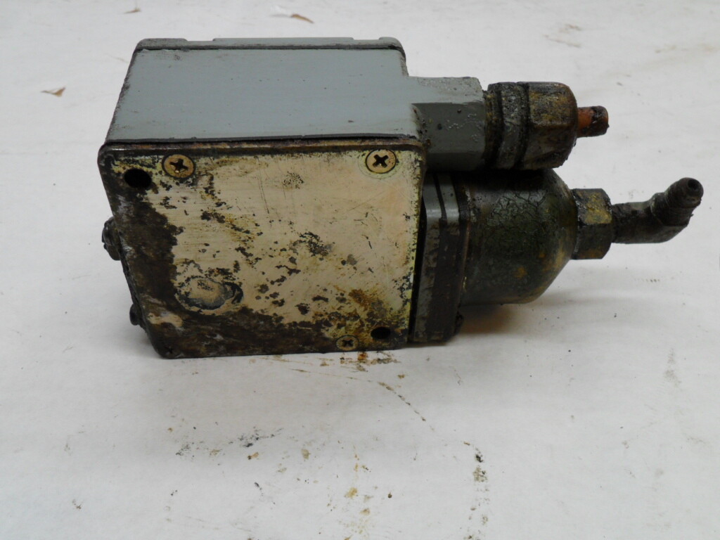 ALLEN BRADLEY 836T-T251J /B PRESSURE CONTROL 600V 60A
